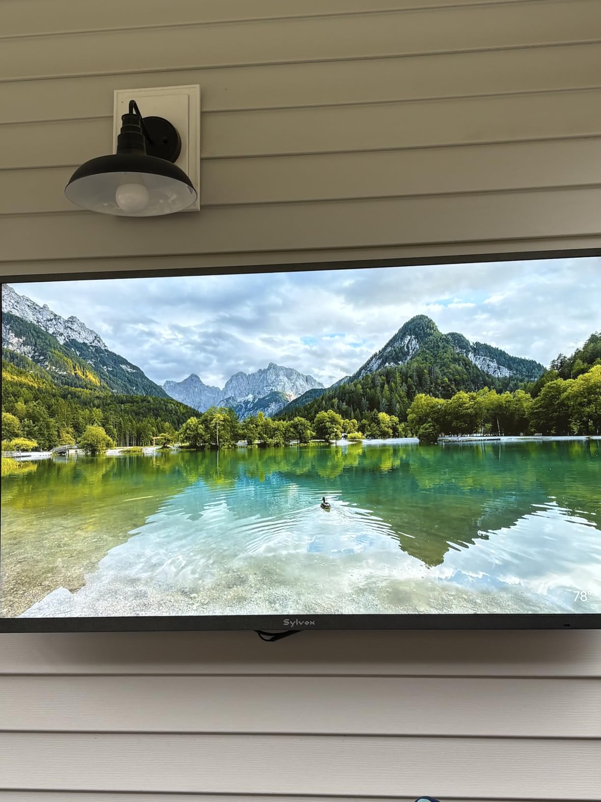 SYLVOX Outdoor TV, 55 inch Smart Waterproof Outdoor TV, 4K UHD Weatherproof | IP56, Support Dolby Vision Atmos, Google Cast, 1000 nit Brightness for Outside Partial Sun & Full Shade (Deck Pro 3.0 /2026) customer photo 1