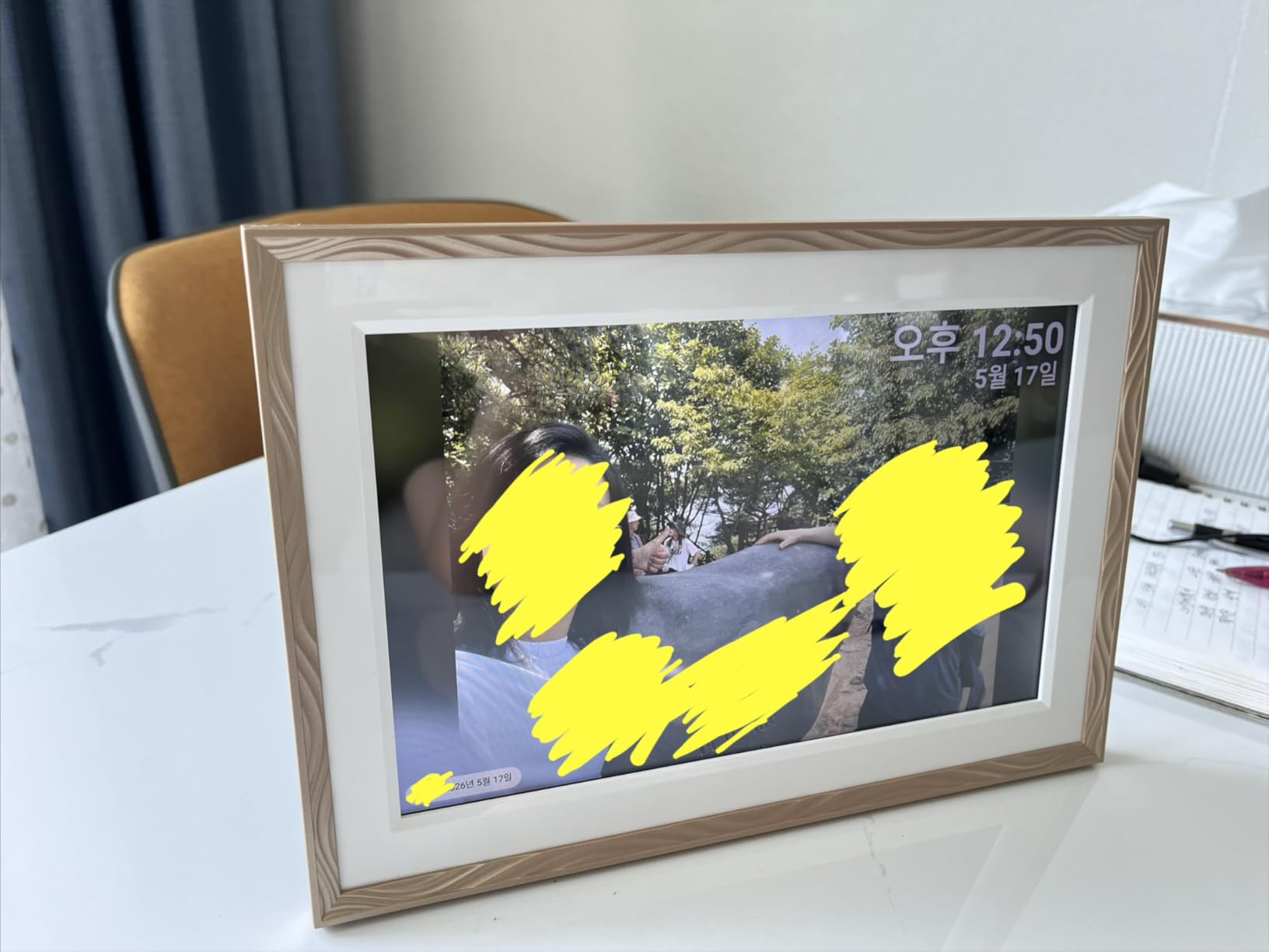 Frameo Digital Picture Frame, 10.1'' Frameo Digital Photo Frame WiFi, 32GB | 1280*800 HD Touch Screen Digital Photo Frame for Wall, Share Photo Video, Birthday Gifts for Women, Wedding Gifts for Couple customer photo 2