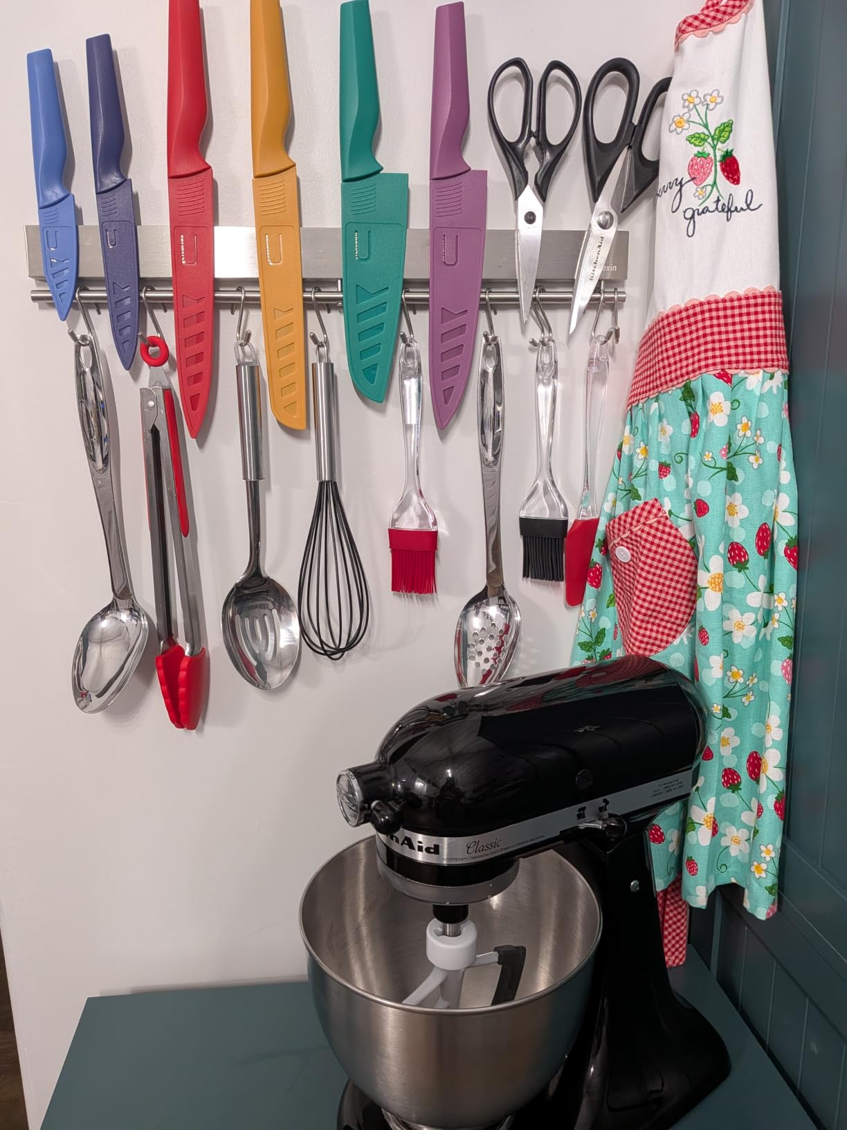 17 inch magnetic knife holder with 10 hooks, No Drilling, Black customer photo 2