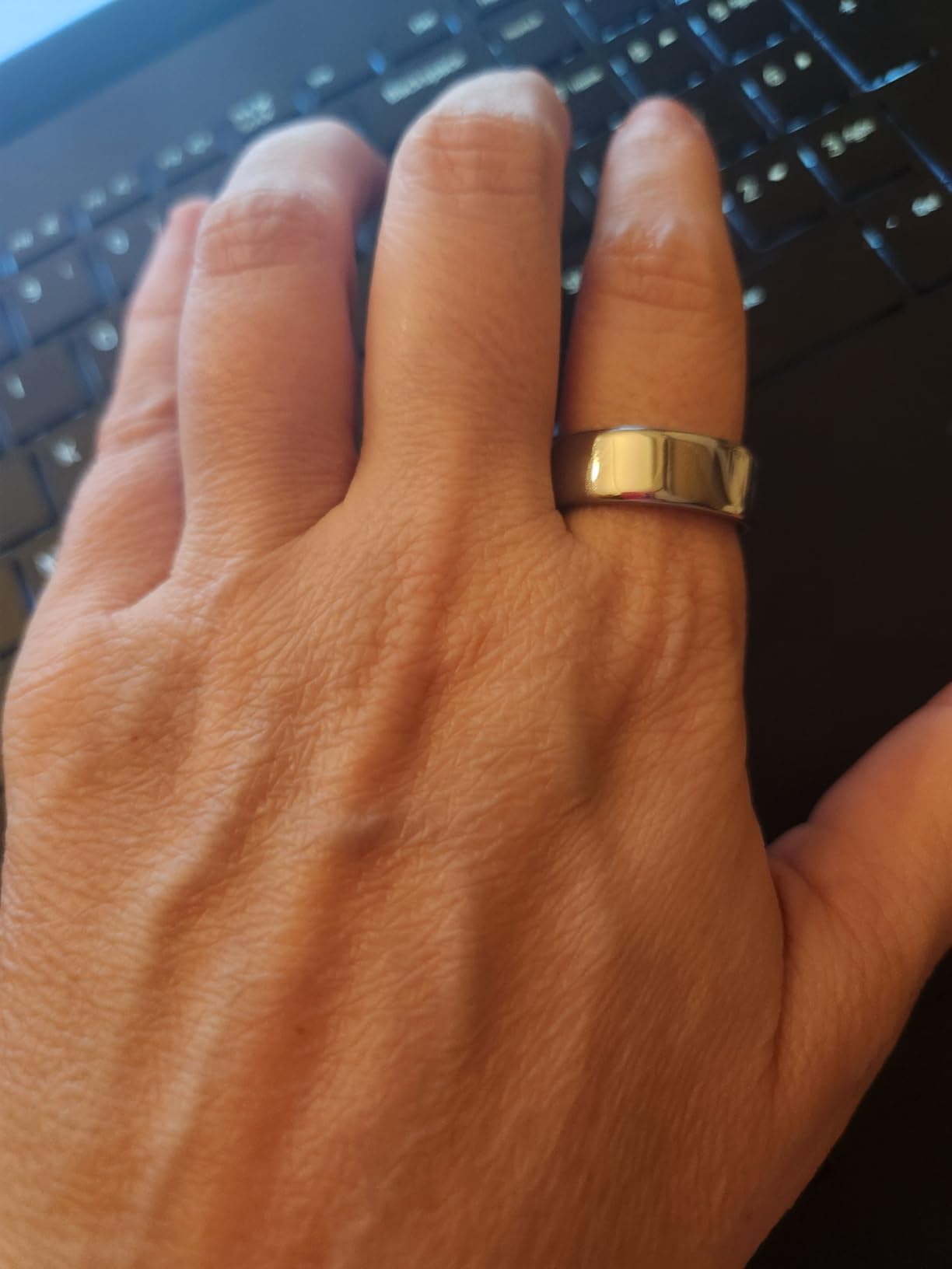 Oura Ring 4 Smart Ring - Silver - Size 8 | Sleep, Activity, Women's Health, AI Advisor, Up to 8 Days of Battery Life, Size Before You Buy, Android & iOS Compatible customer photo 1