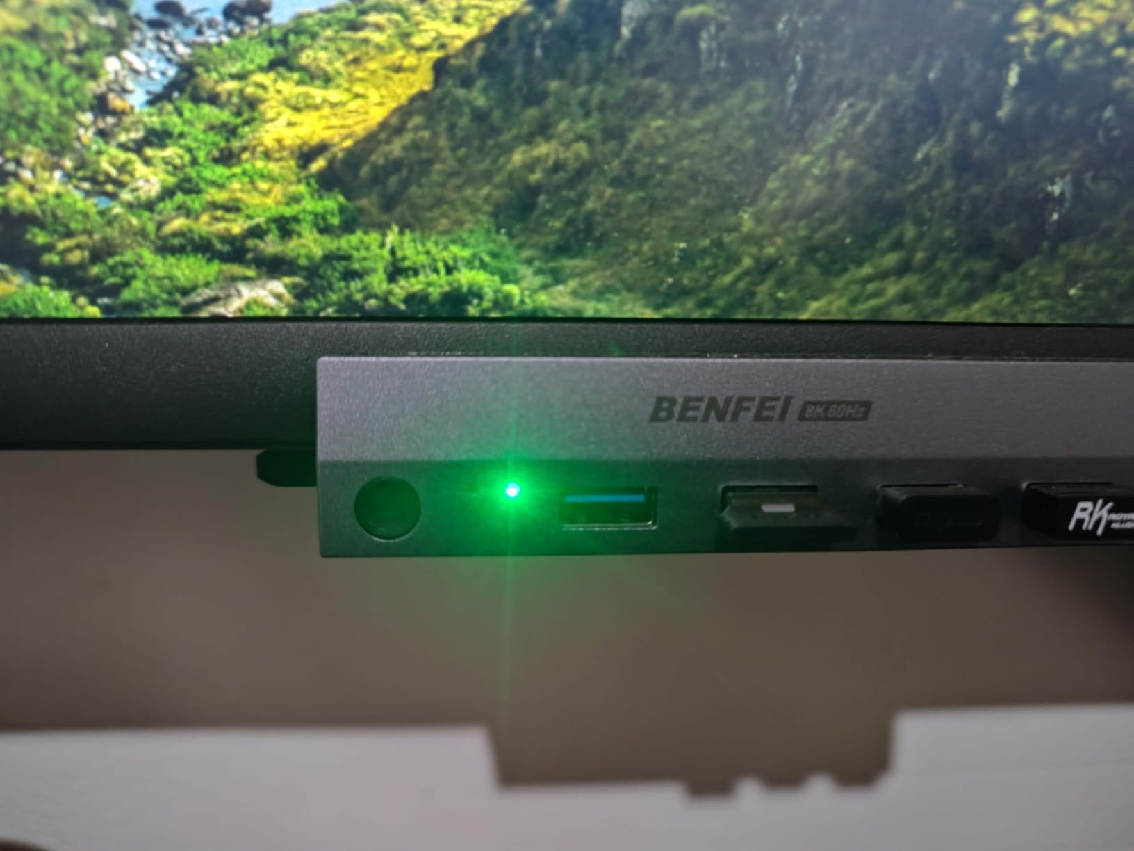 BENFEI USB 3.0 HDMI KVM Switch(8K@60Hz) with 4 USB 3.0 Ports for 2 Computers Sharging Monitor Keyboard Mouse customer photo 2