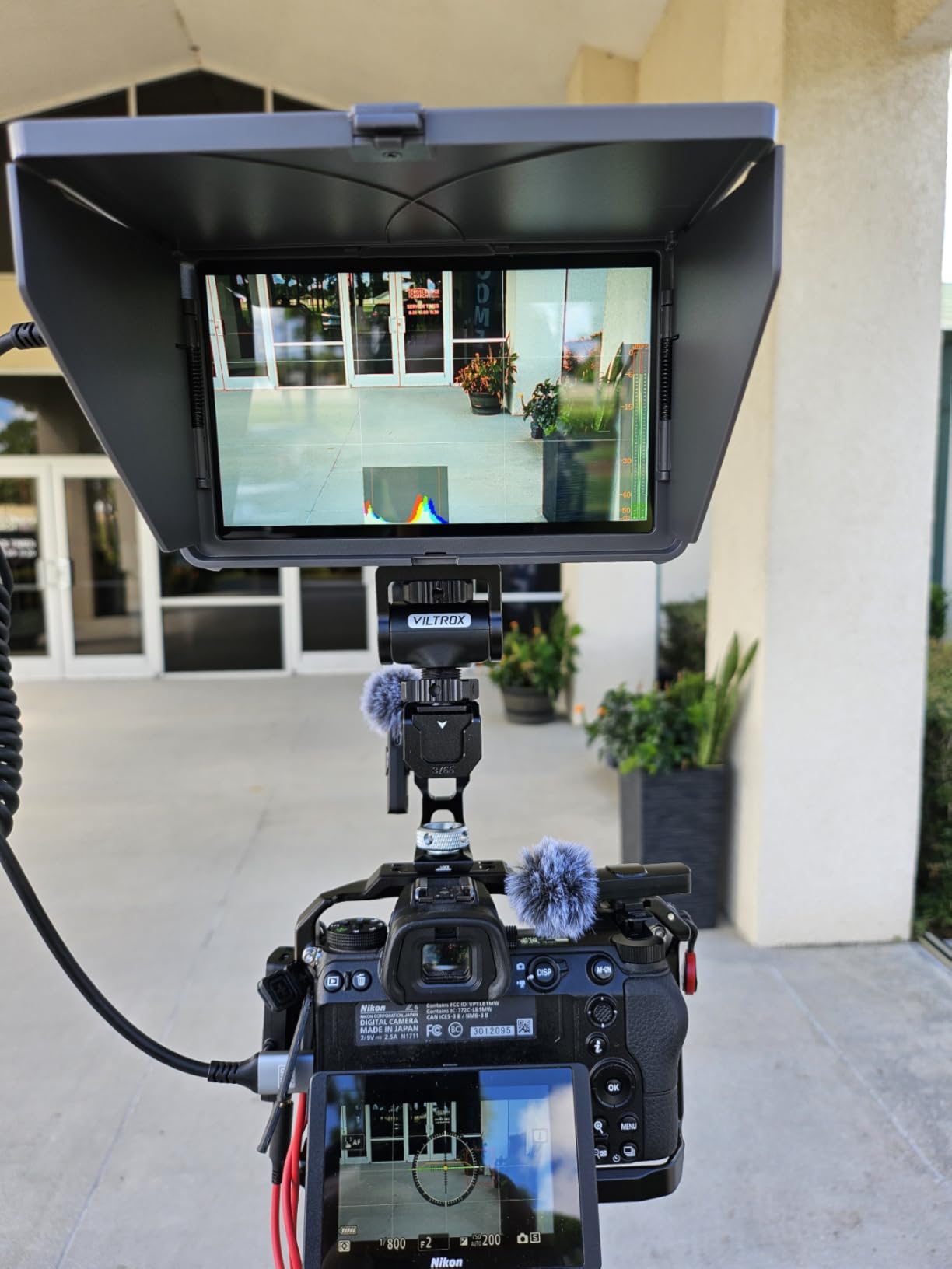 VILTROX DC-X2 6 inch Touchscreen Camera Field Monitor 4K HDMI Video Monitor with Sunshade Hood 2000nits 160°Wide View Angle 1920X1080 3D LUT Peaking Focus Assist Monitor customer photo 1
