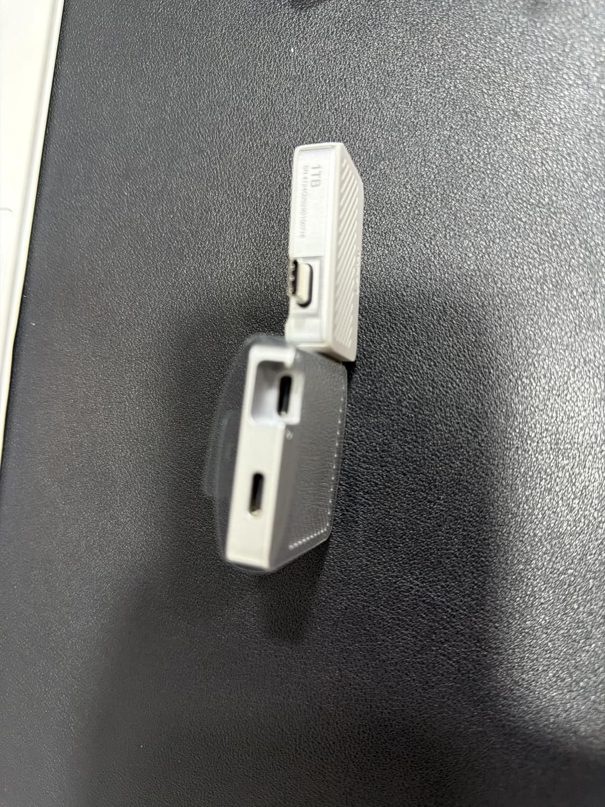 Lexar 1TB Go Portable SSD w/Hub, 1050MB/s Read, USB 3.2 Gen2, Ultracompact customer photo 2