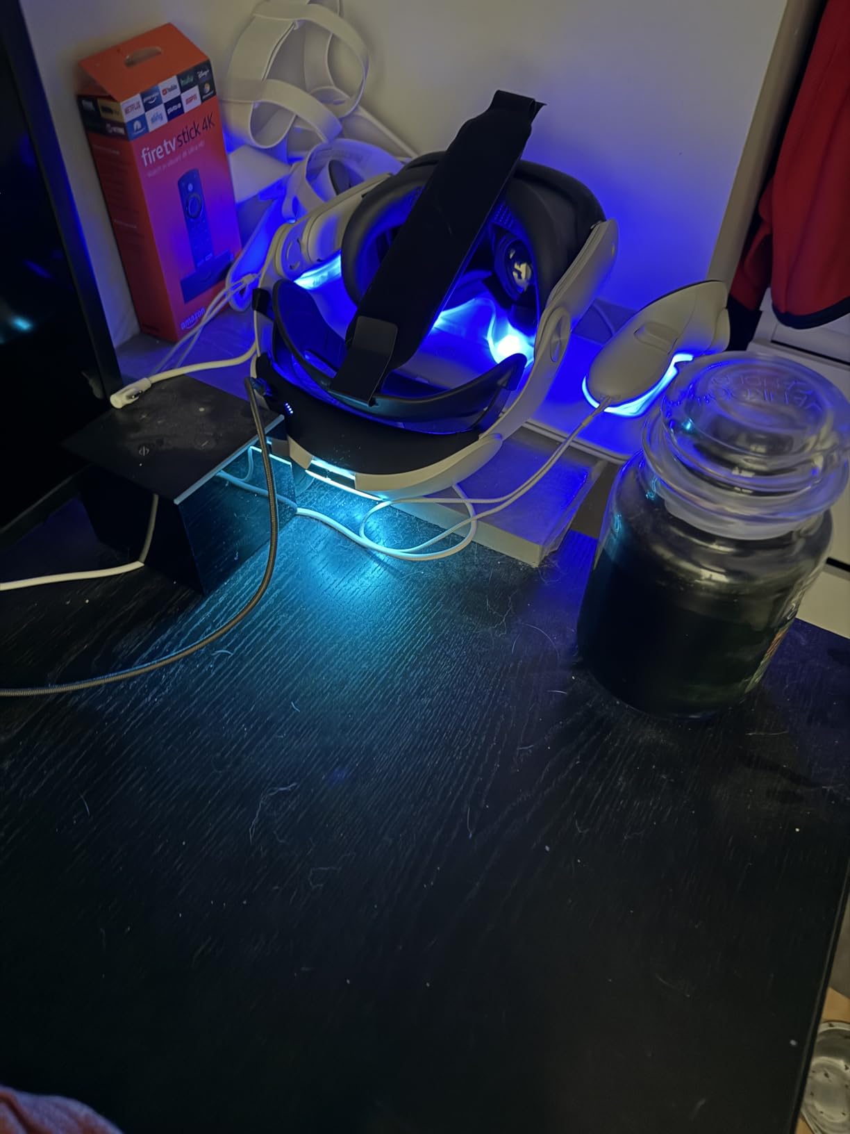 Charging Dock for Meta Quest 3S/3, Kinwin Magnetic Charging Station for Oculus Quest 3S/3 Accessories with RGB Light, Charging Stand for VR Headset & Controller with 2 Rechargeable Batteries (White) customer photo 1