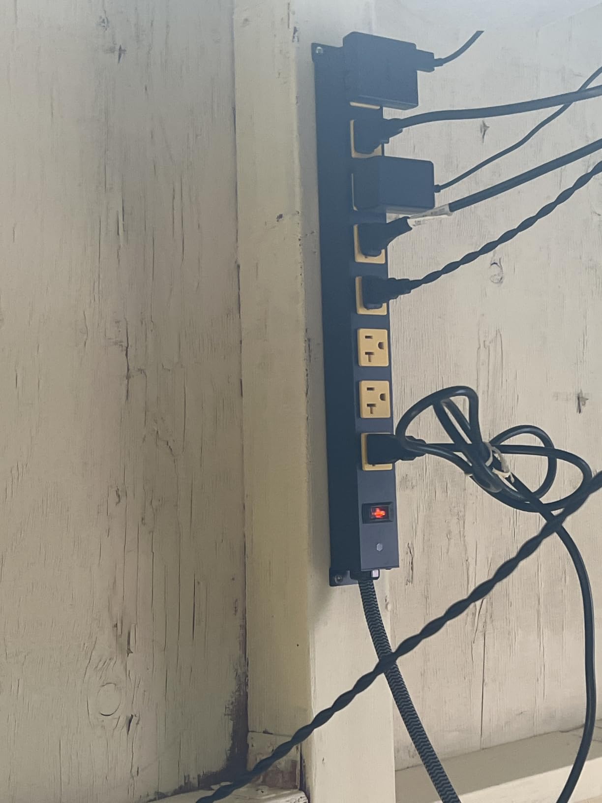 20Amp Power Strip Surge Protector, Long Metal 8-Outlets, Yellow, 6FT, Wall Mount 12 Gauge Heavy Duty Extension Cord, 1200J customer photo 1