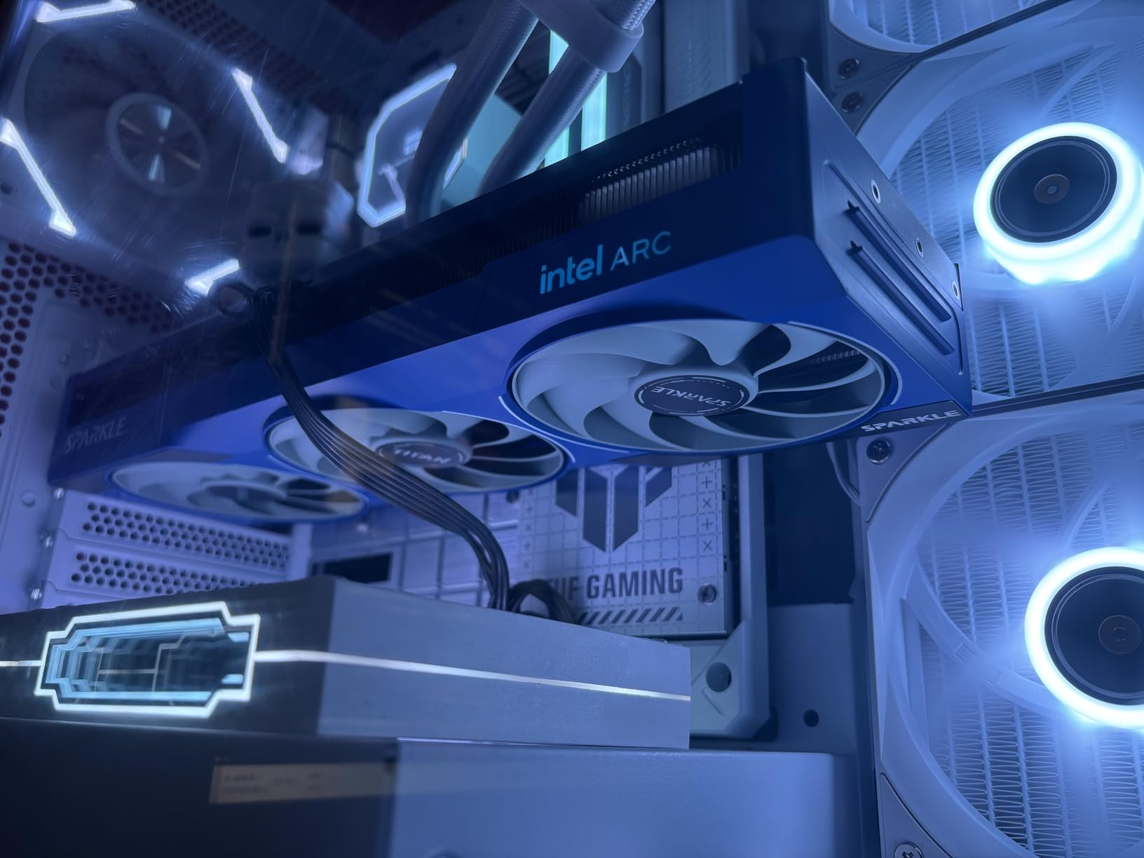 Sparkle Intel Arc B580 Titan OC, 12GB GDDR6, Torn Cooling 2.0, Axial Fan, Breathing Light, Metal Backplate, SB580T-12GOC customer photo 1