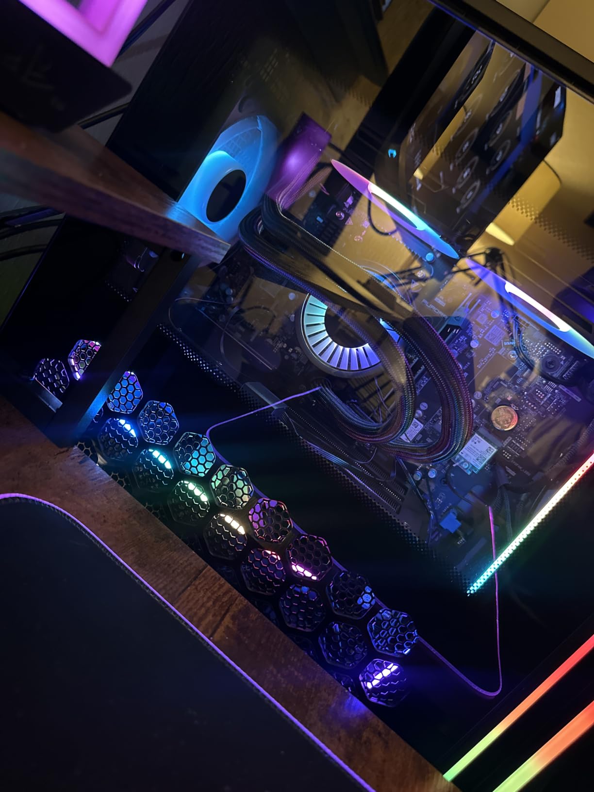 Alienware Aurora Gaming Desktop, RTX 5070, Intel Core Ultra 7 265F customer photo 2