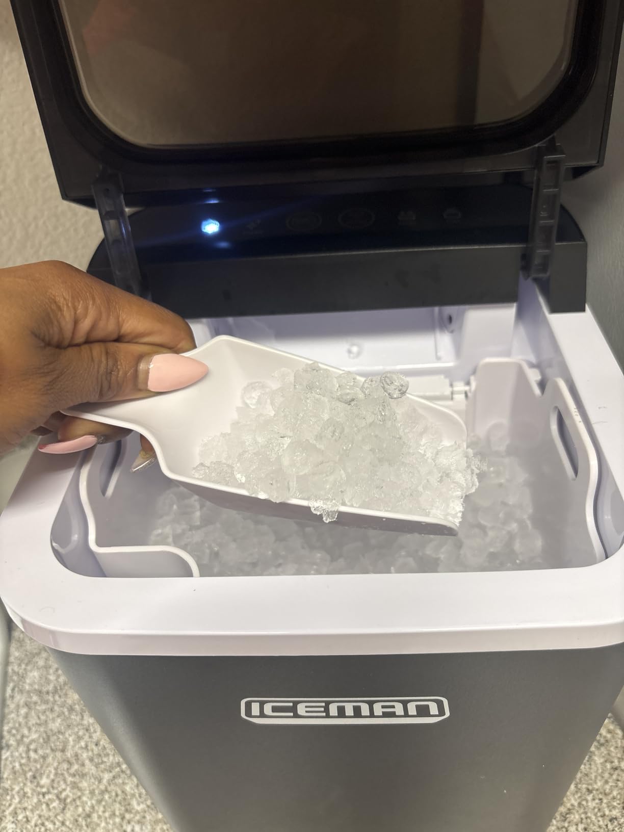 Iceman Compact Pebble Ice Machine, Countertop Nugget Ice Maker Produces Chewable Pellet Ice in 8 Minutes, Makes 26lbs/Day, One-Touch Cleaning Function with Ice Scoop/Basket Included – Black customer photo 1