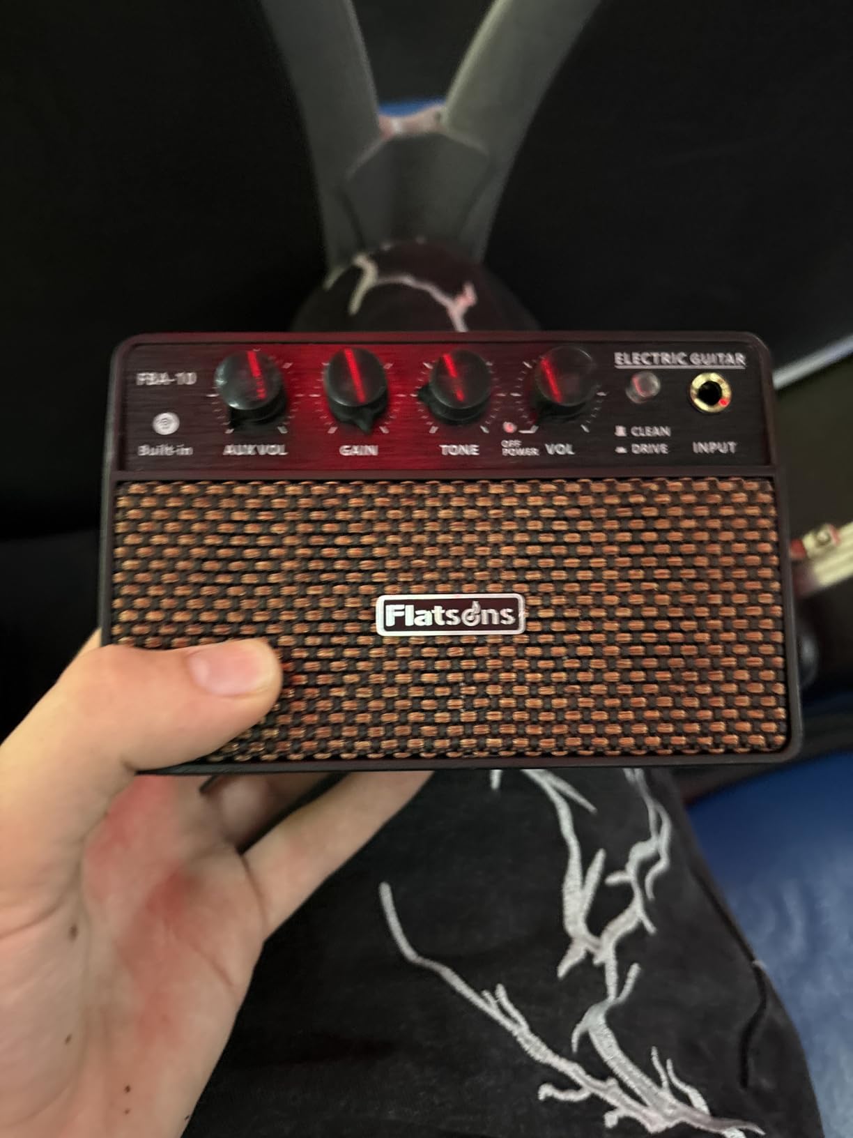 10W Mini Guitar Amp,Rechargeable Electric Guitar Amplifier customer photo 1