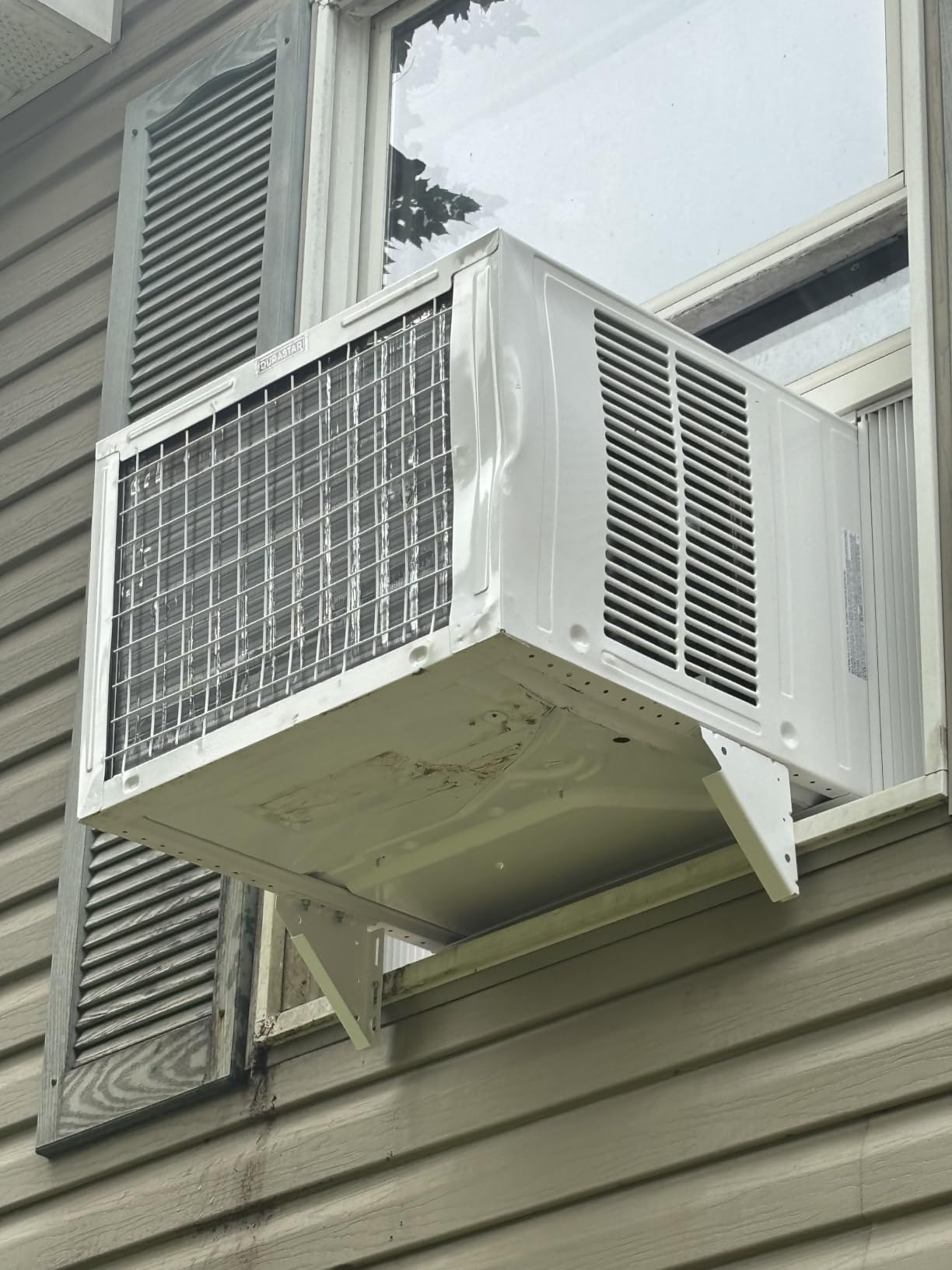Durastar DRWHC232XNA1 23,200 BTU 230V Window Air Conditioner with 16000 BTU Supplemental Heating and Remote Control - White customer photo 1