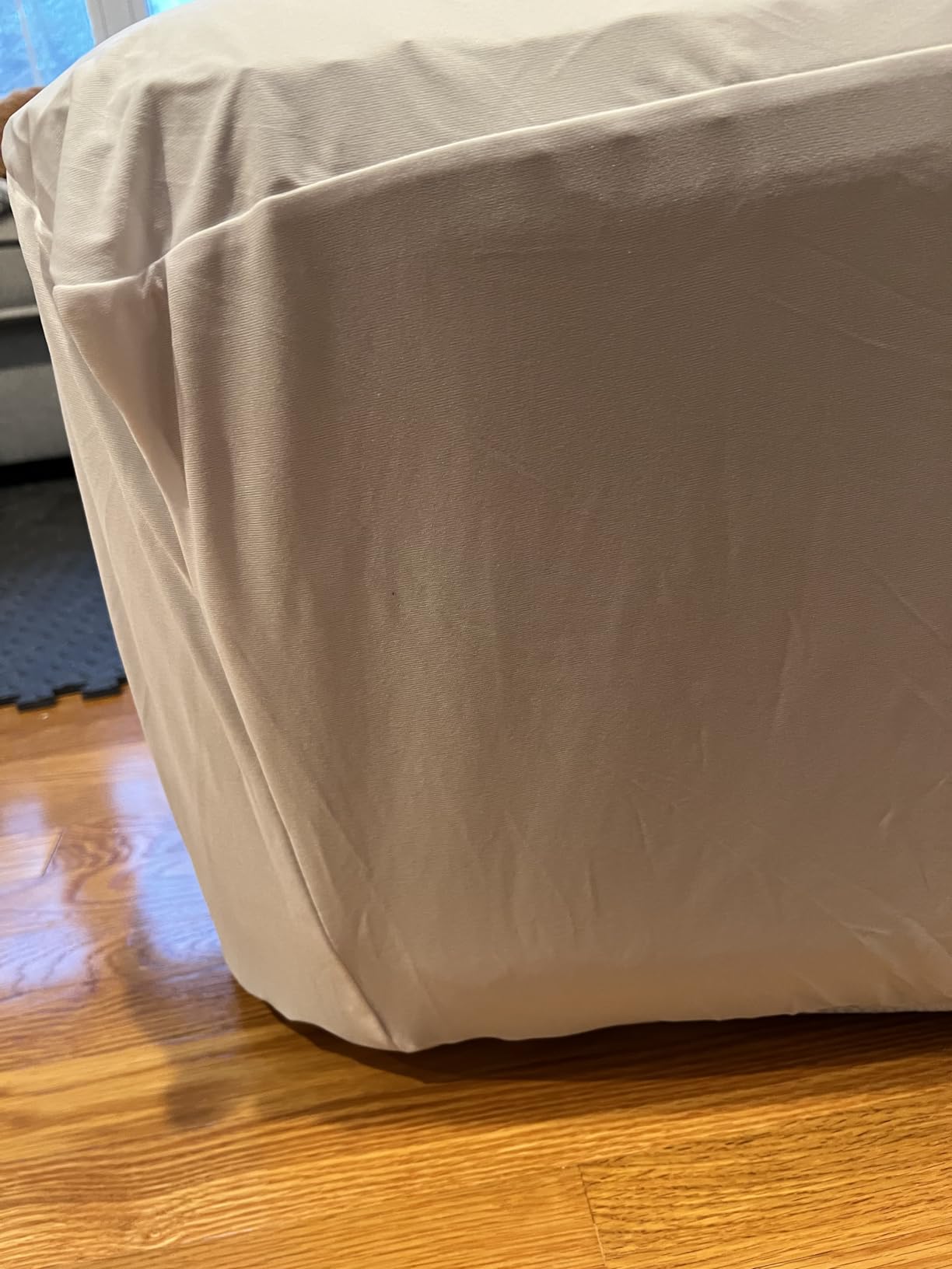 Amazon Basics Waterproof Mattress Protector, Fitted Secure Protection, Queen, White customer photo 2