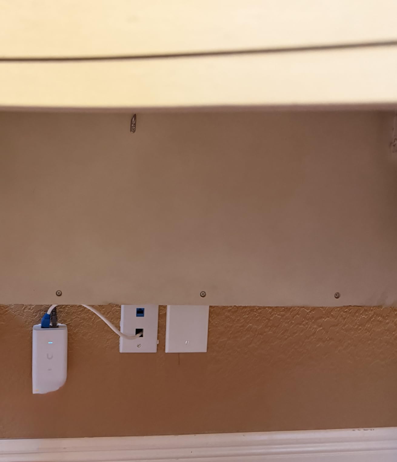 Cable Matters [UL Listed] 10Gbps 23AWG CMR Cat6 Cable, 500ft, White customer photo 1