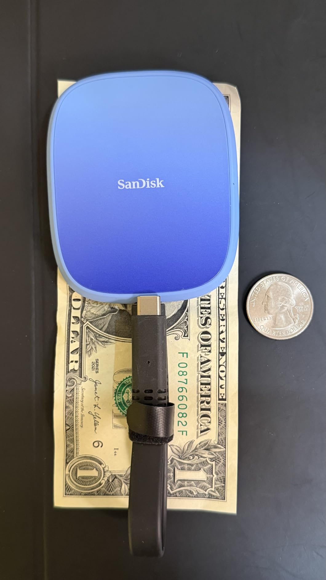 SANDISK 1TB Creator Phone SSD - Up to 1,000 MB/s - Compatible with MagSafe for Your USB-C Smartphone - Shoot in ProRes with iPhone 15 Pro/Pro Max and iPhone 16 Pro/Pro Max - SDSSDE62C-1T00-G25 customer photo 1