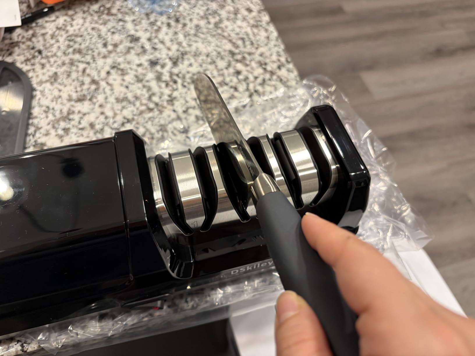 Electric Knife Sharpener for Kitchen,Sharpening, Restore&Polish Chef Knives customer photo 1