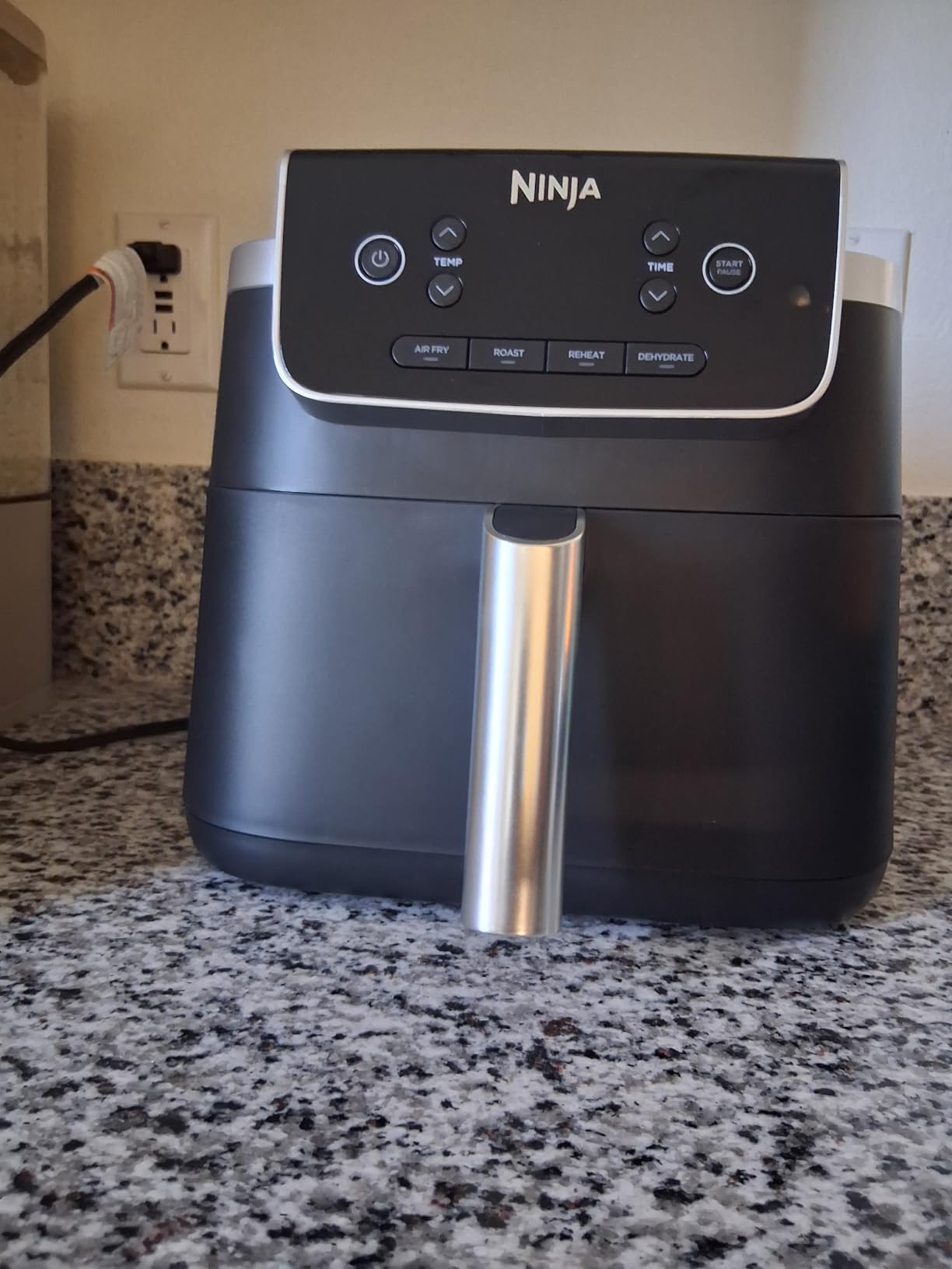 Ninja Air Fryer Pro, 5 Qt, 5-in-1, Grey, AF142 customer photo 1