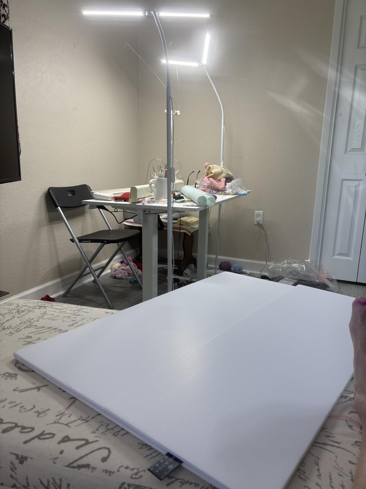 YDN 40 x 24 Inch White Electric Standing Desk customer photo 1