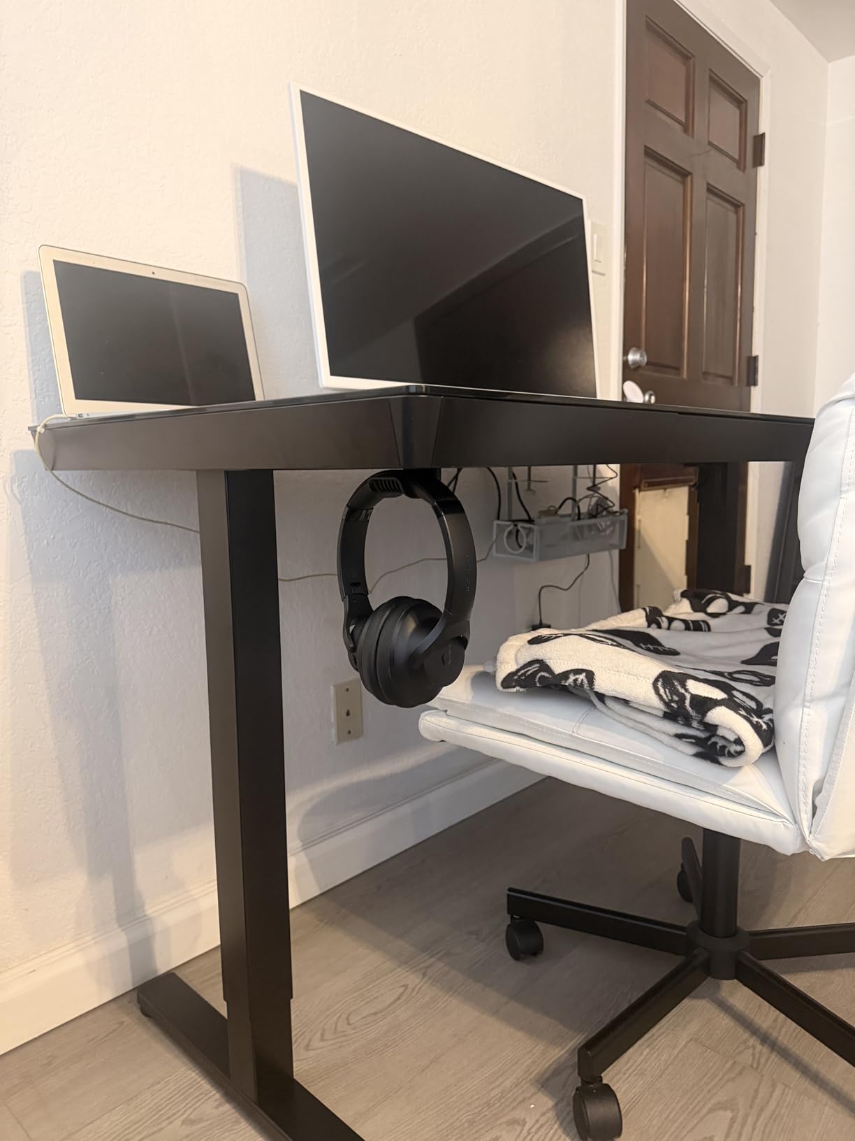 Marsail Glass Standing Desk with Drawer, 48 x 24 inch Electric Standing Desk, Height Adjustable Desk with One-Piece Tabletop & USB Charging Ports, Sit Stand Desk with Storage for Home & Office White customer photo 2