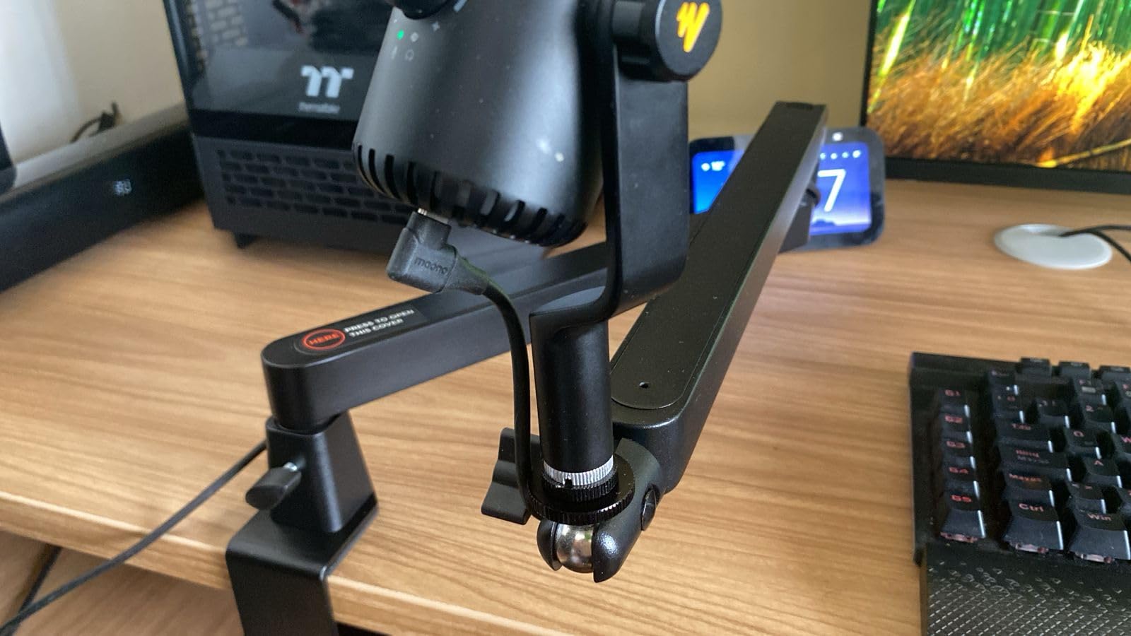 InnoGear Low Profile Mic Arm Boom Arm Microphone Stand Desk Mount, Black | for Fifine AM8 K669B Elgato Blue Yeti Shure SM58 SM7B, 3.3lb Weight Capacity, Vibration Resistant, Adjustable Angle customer photo 1