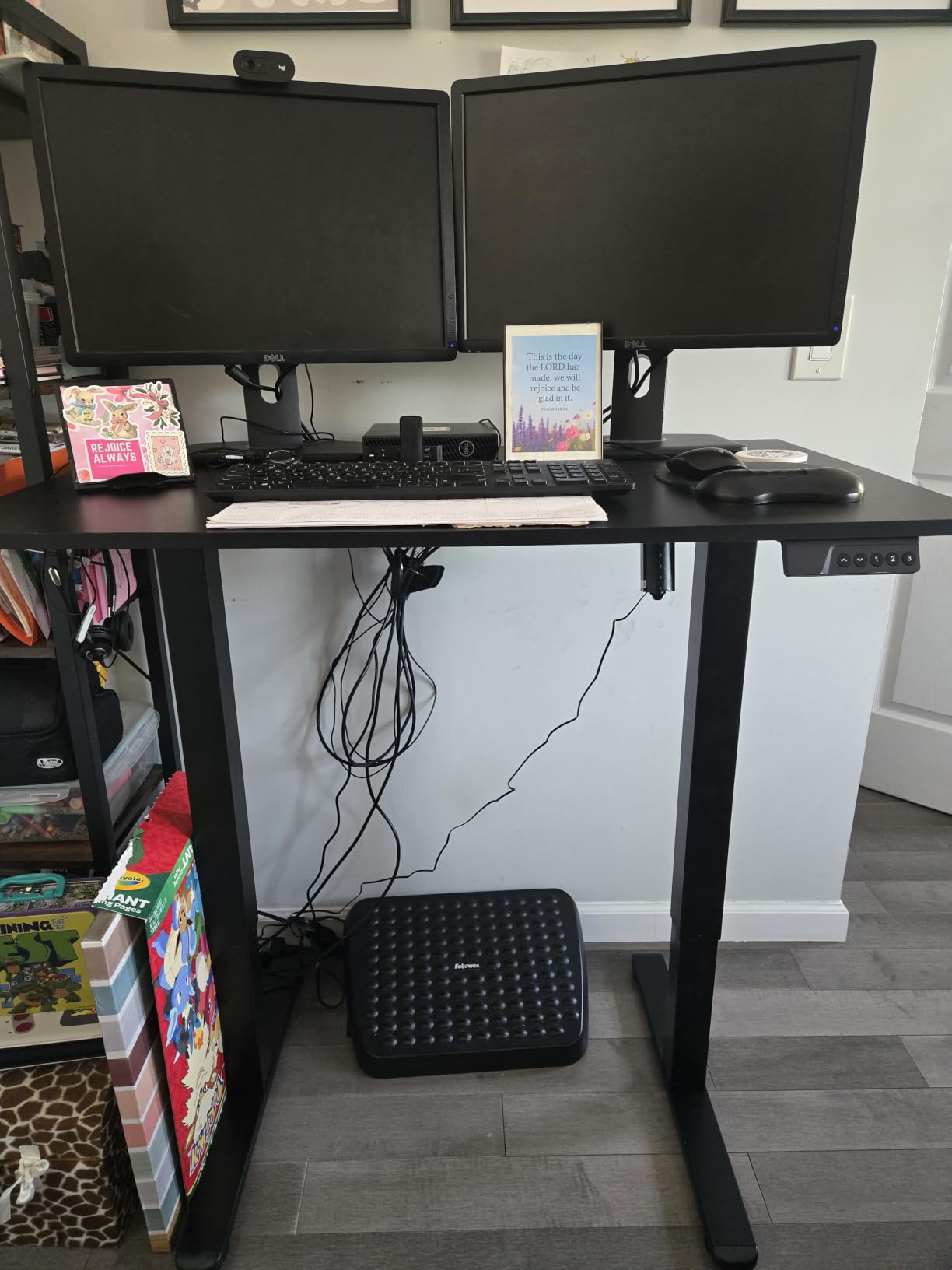Seang Electric Standing Desk Adjustable Height, 40 x 24 Inch Sit Stand Desk with T-Shaped Frame, 3 Memory Presets & Cable Management for Home Office Computer Workstation, Black Frame/Black Top customer photo 1