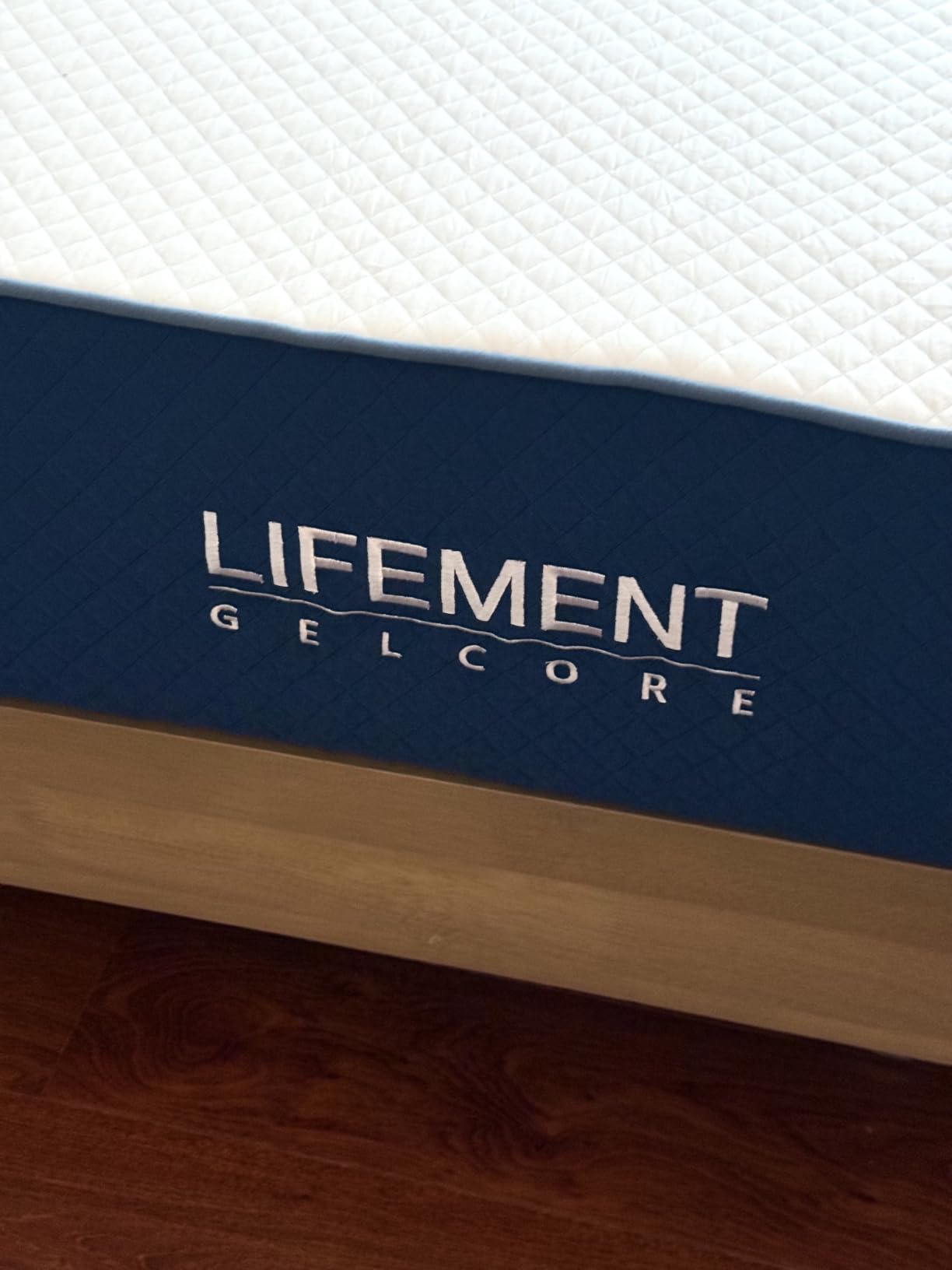 LIFEMENT Queen Mattress, 10 Inch Queen Size Mattress, Basic Copper Cooling Gel Memory Foam Mattress in a Box, Pressure Relief with Medium Firm Support, CertiPUR-US Certified, 80''L x 60''W customer photo 1