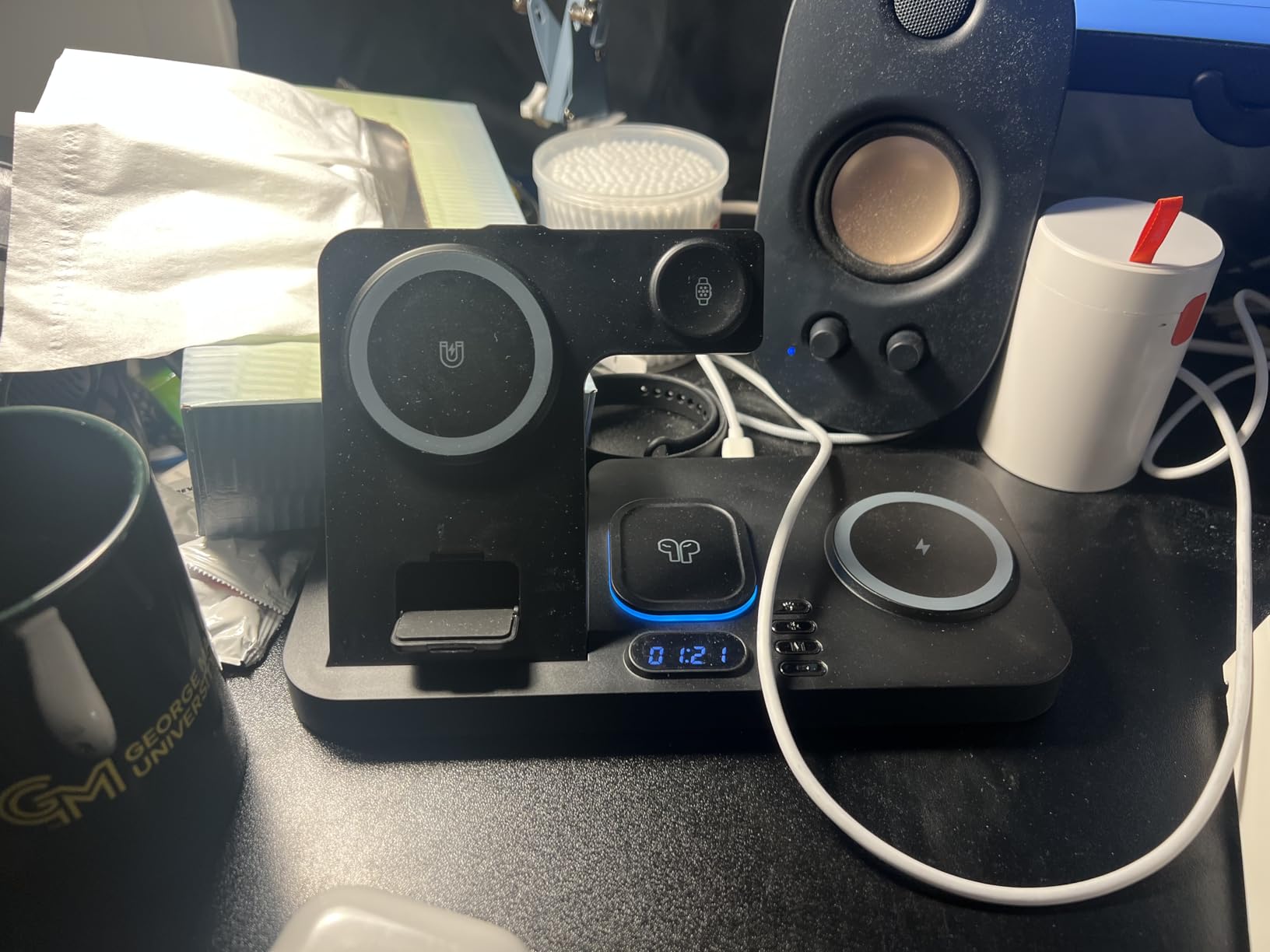 Dual Phone Foldable Wireless Charging Station for Apple Devices customer photo 2
