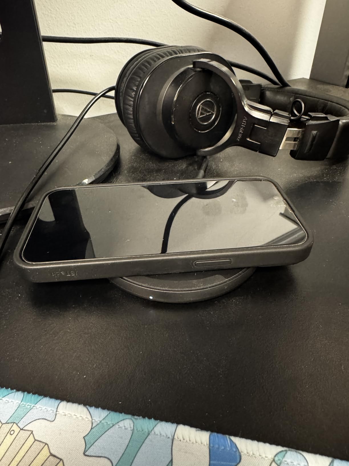 Belkin 15W Wireless Charging Pad, Qi Charger with Power Adapter customer photo 1