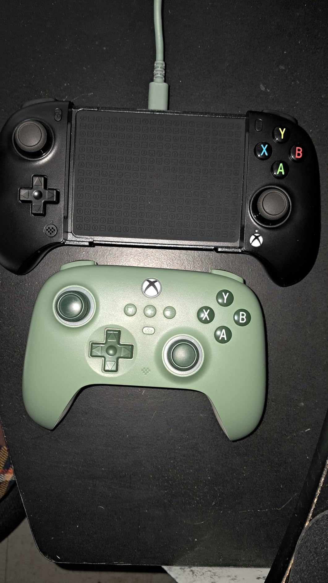 8Bitdo Ultimate Mobile Gaming Controller for iPhone, Apple, Android & Xbox Cloud Gaming, Bluetooth Gamepad with Hall Effect Joysticks, 2 Pro Back Buttons, Officially Licensed (Black) customer photo 1