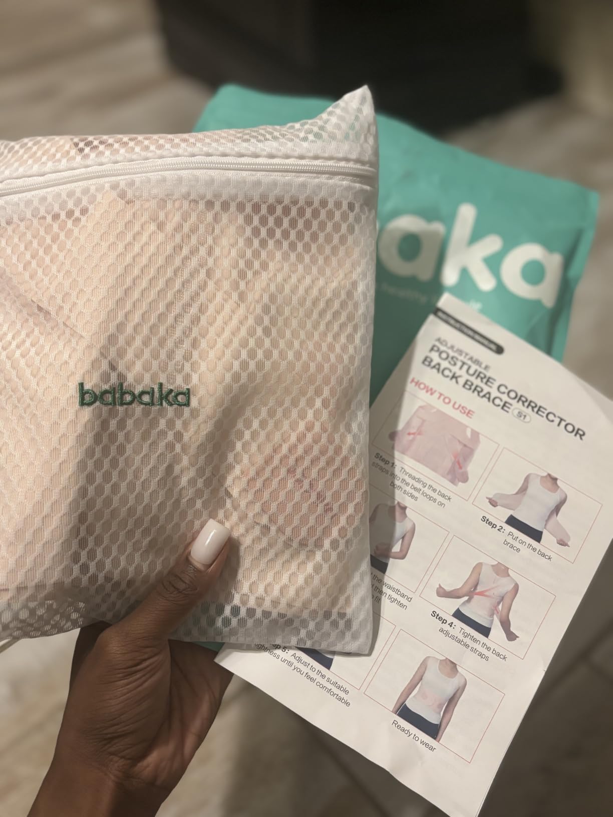 babaka Posture Corrector for Women, Invisible Lightweight Adjustable Back Brace for Upper and Lower Back Pain Relief customer photo 1