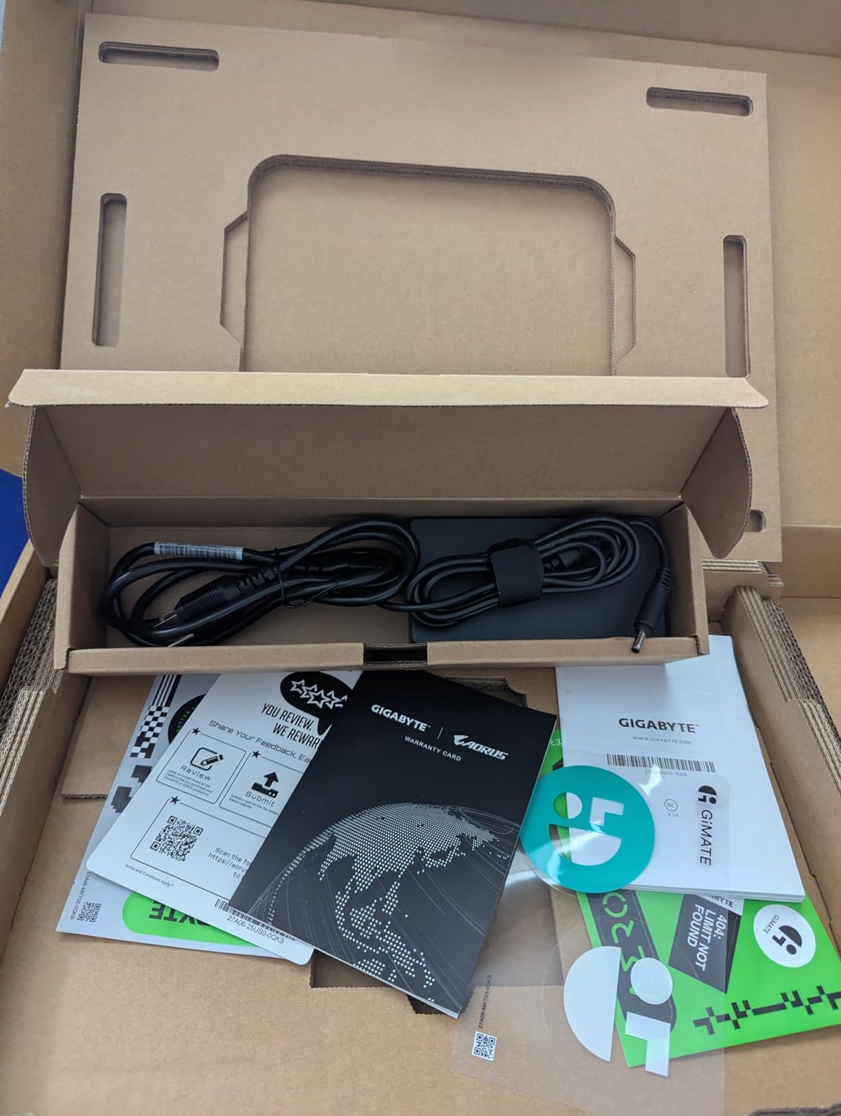 GIGABYTE AERO X16, Copilot+ PC - 165Hz 2560x1600 WQXGA - NVIDIA GeForce RTX 5070 - AMD Ryzen AI 7 350-1TB SSD with 32GB DDR5 RAM - Windows 11 Home - Lunar White customer photo 2