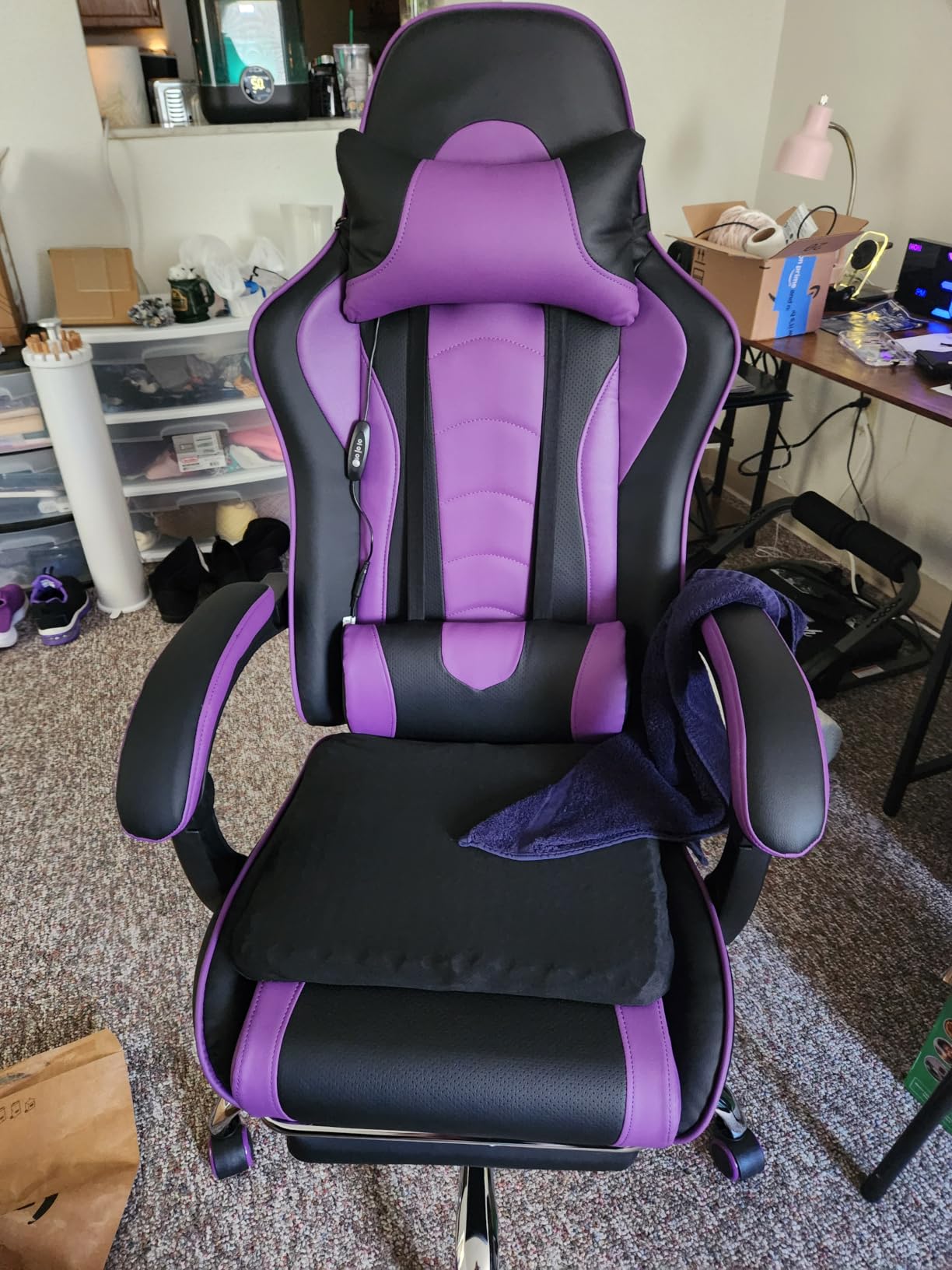 Yaheetech Gaming Chair with Footrest Massage Lumbar Pillow Reclining Black customer photo 2