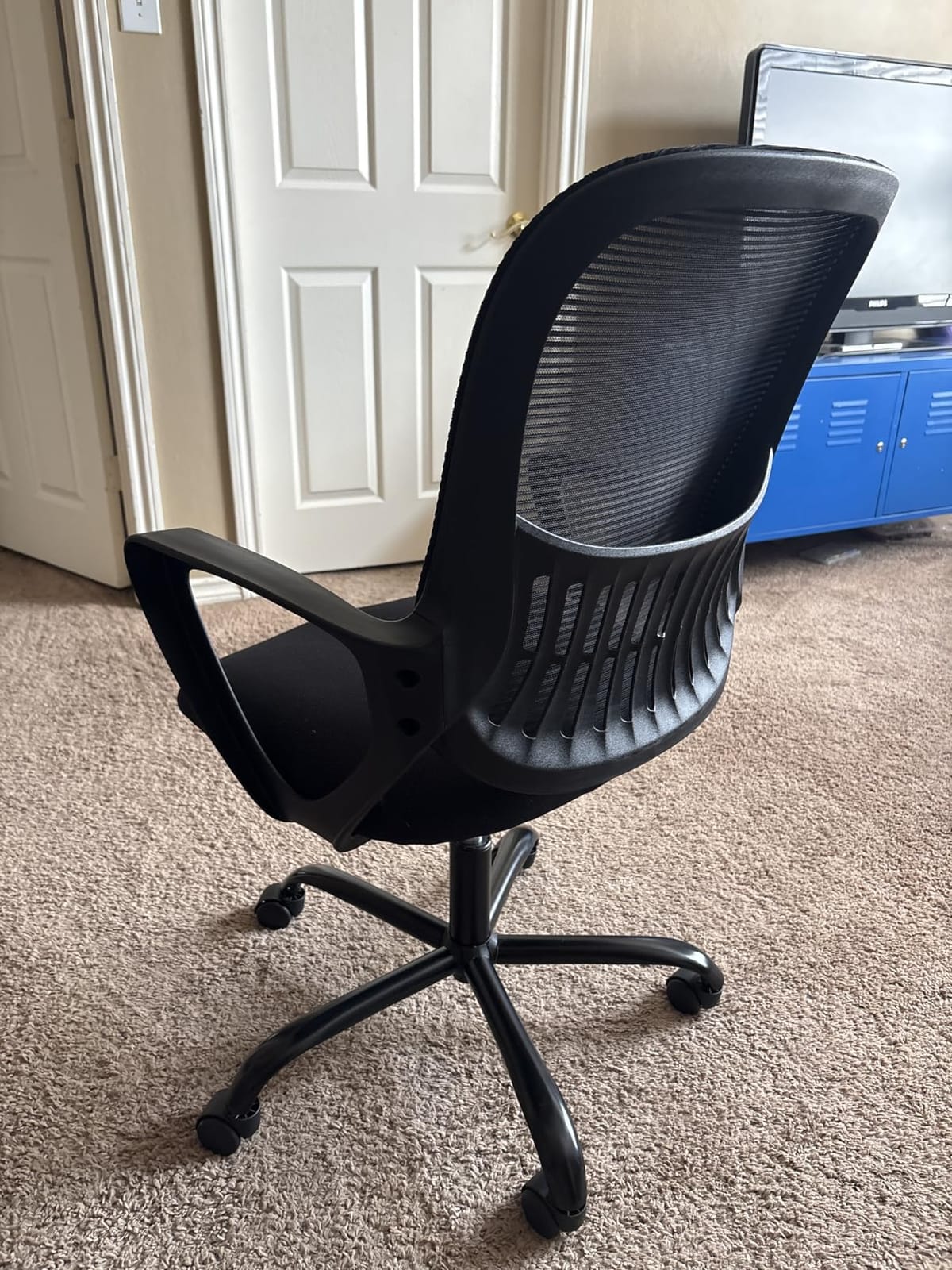 Sweetcrispy Home Office Chair, Mesh Office Chair, Lumbar Support, Grey | Adjustable Height, 360° Swivel Wheels, Mid-Back, Comfy Flip-up Arms for Small Space, Study, Managerial Executive, Grey customer photo 1