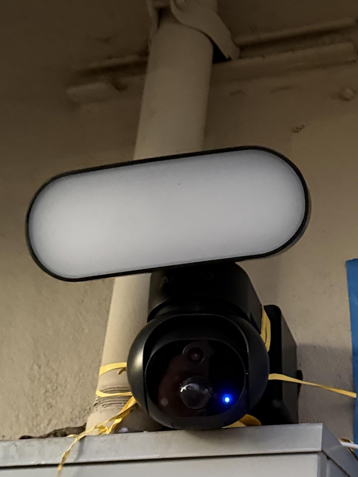 Solar Floodlight Camera Wireless Outdoor Home Security customer photo 1
