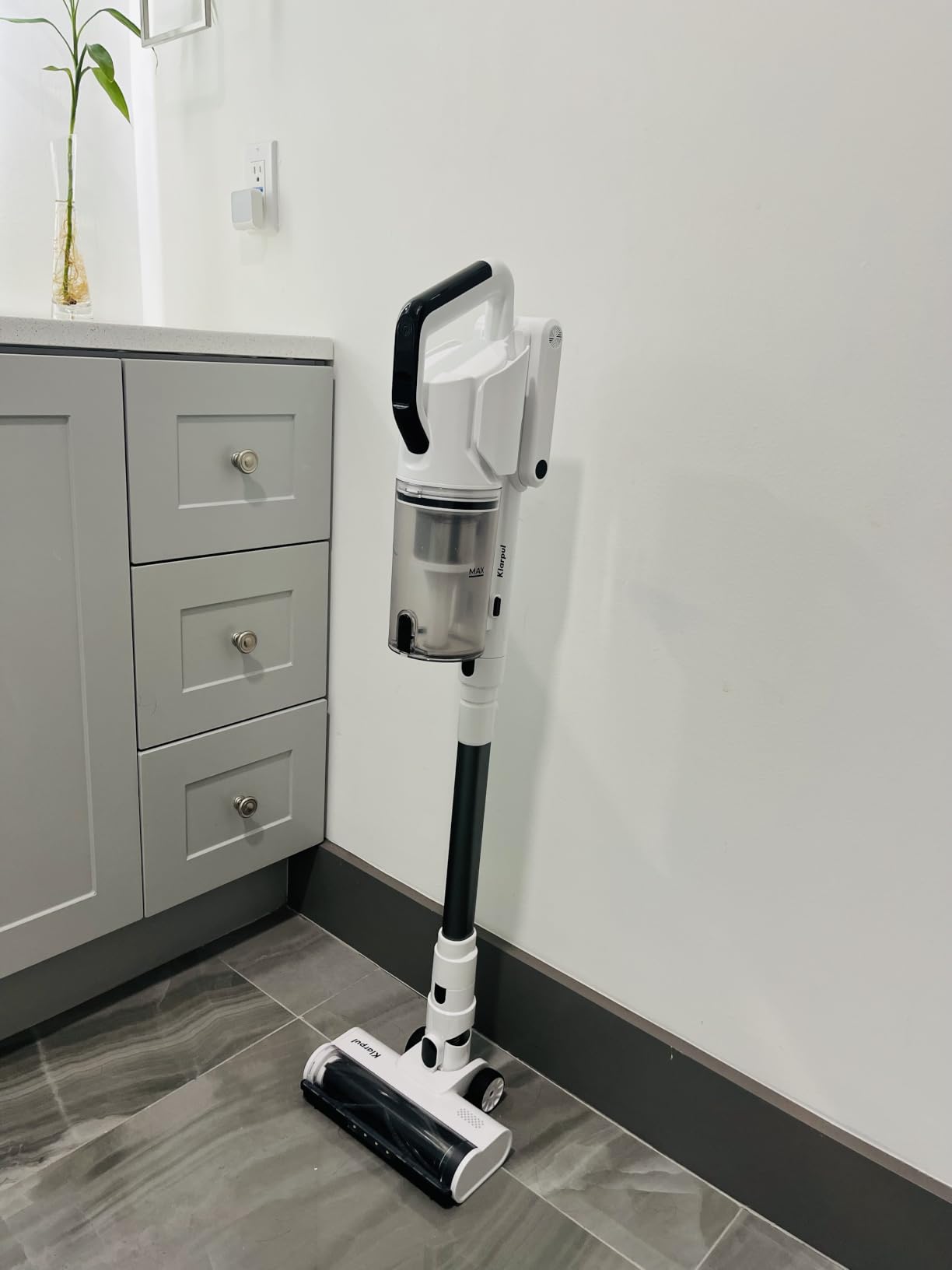 Klarpul Cordless Vacuum Cleaner, 2 Batteries 140 Mins Runtime 600W 50Kpa Stick Vacuum Cordless, Self-Standing Vacuum Cleaners for Home with 2.5H Fast Charging, for Floor/Carpet/Pet Hair, White customer photo 1