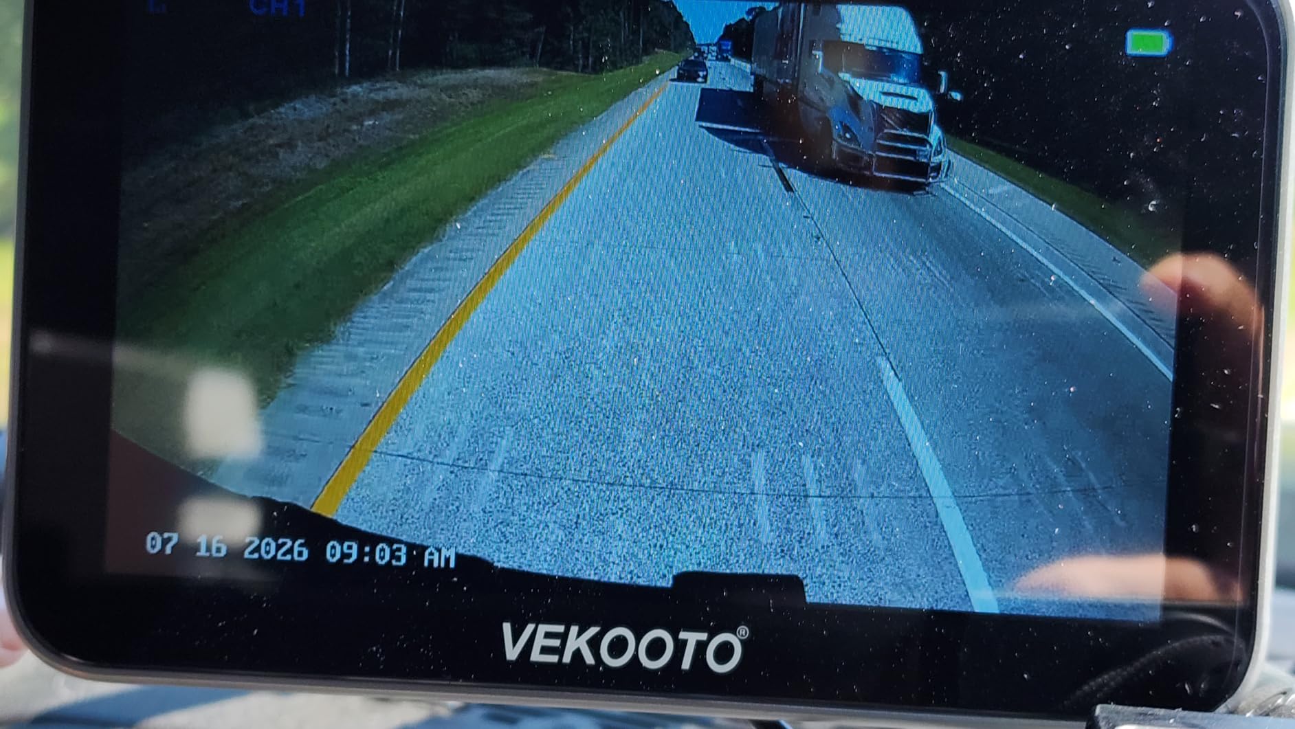 VEKOOTO VK7 Pro Magnetic Solar Wireless Backup Camera, 7-Inch Touchscreen customer photo 2