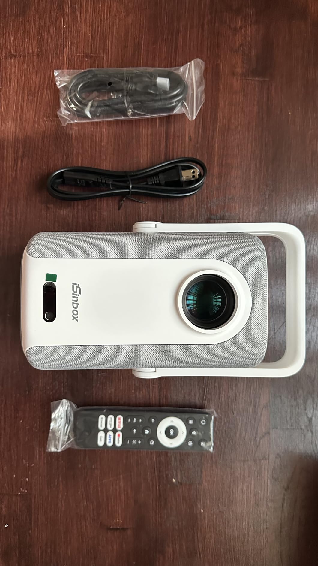 iSinbox Short Throw Projector 4K, Now with Netflix, Auto Focus, 40W Dolby | 1080P Portable Projector with Dual-Mode Stand, HDR10+, AirPlay customer photo 2