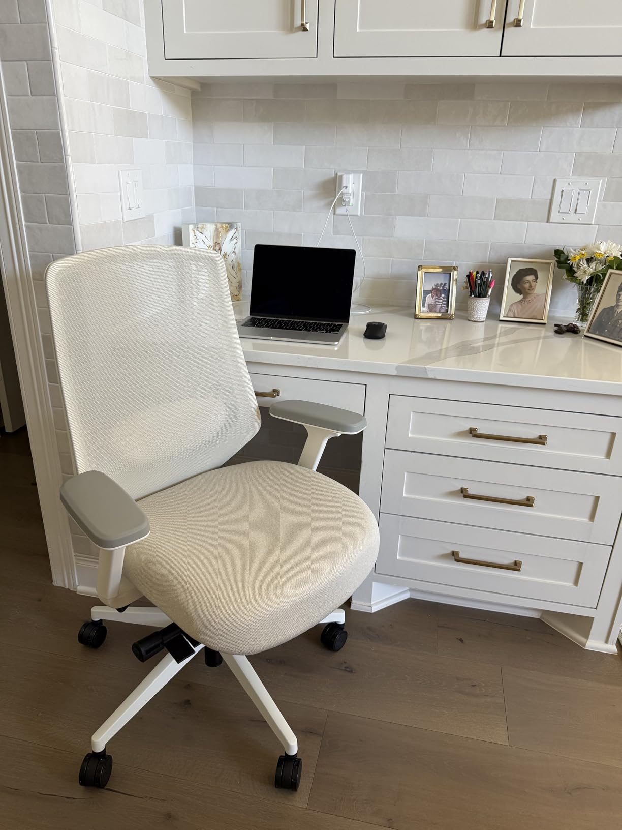 Branch Ergonomic Chair Pro, Mesh Office Chair with 14 Points of Adjustment customer photo 1