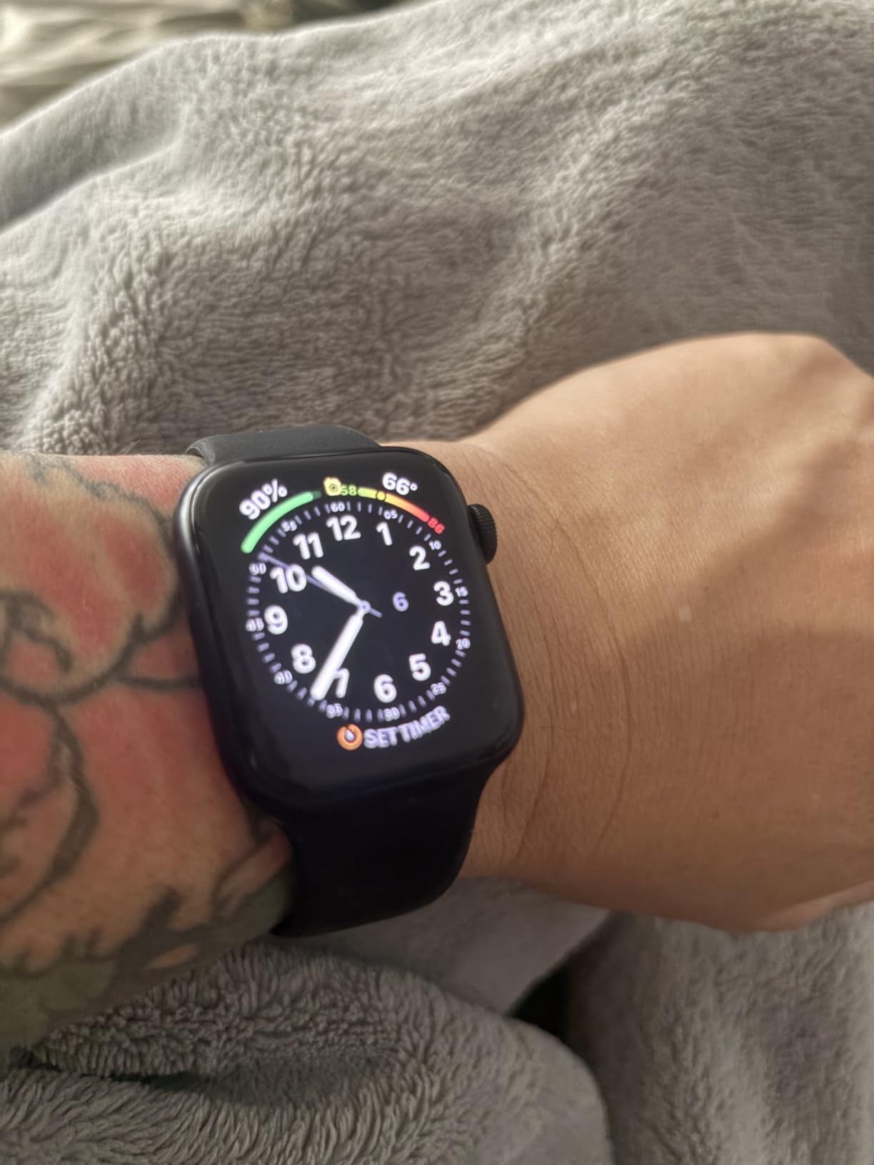 Apple Watch SE 3 [GPS 40mm] Smartwatch with Starlight Aluminum Case with Starlight Sport Band - S/M. Fitness and Sleep Trackers, Heart Rate Monitor, Always-On Display, Water Resistant customer photo 2