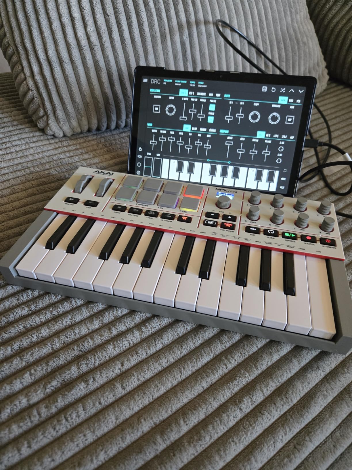 Akai Professional MPK Mini IV 25-Key USB-C MIDI Keyboard Controller, Black customer photo 1