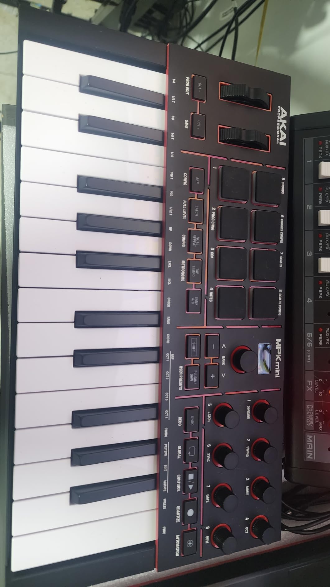 Akai Professional MPK Mini IV 25-Key USB-C MIDI Keyboard Controller, Black customer photo 2