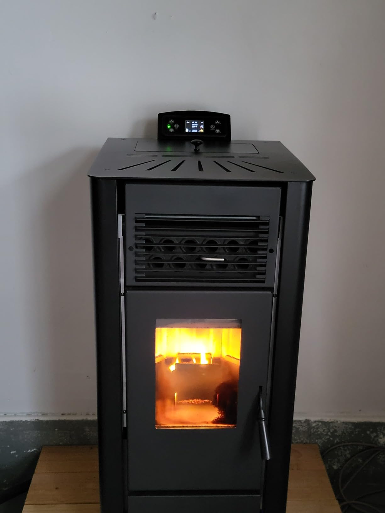 Freedom Stoves Freestanding Independence PS21 Pellet Stove with Battery Backup, Wi-Fi Capability, and Removable Legs - Heats up to 1800 sq ft. (Sandstone Grey) customer photo 1