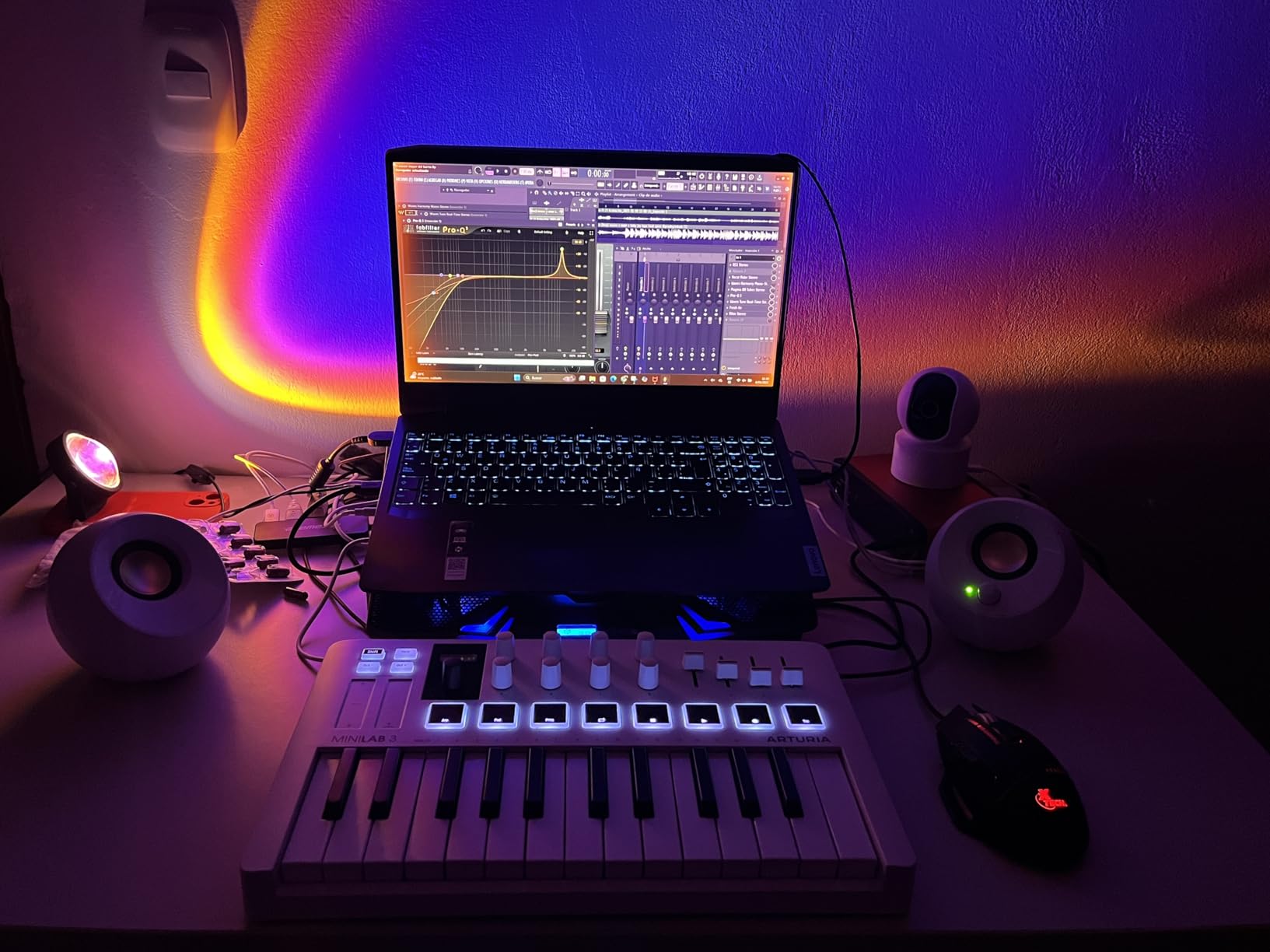 Arturia MiniLab 3 Universal MIDI Controller, Champagne customer photo 1