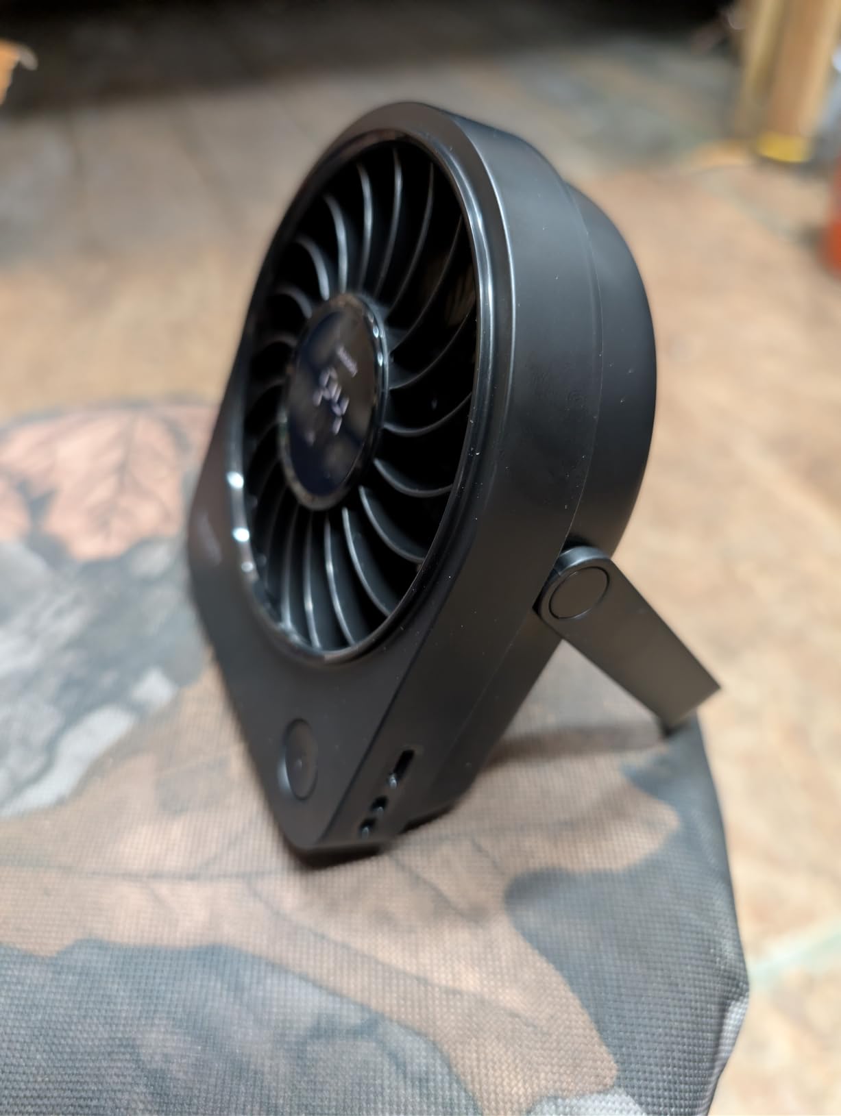 Aecooly Mini Portable USB Desk Fan, Small Enough to Hold Mighty Desktop Fan customer photo 1