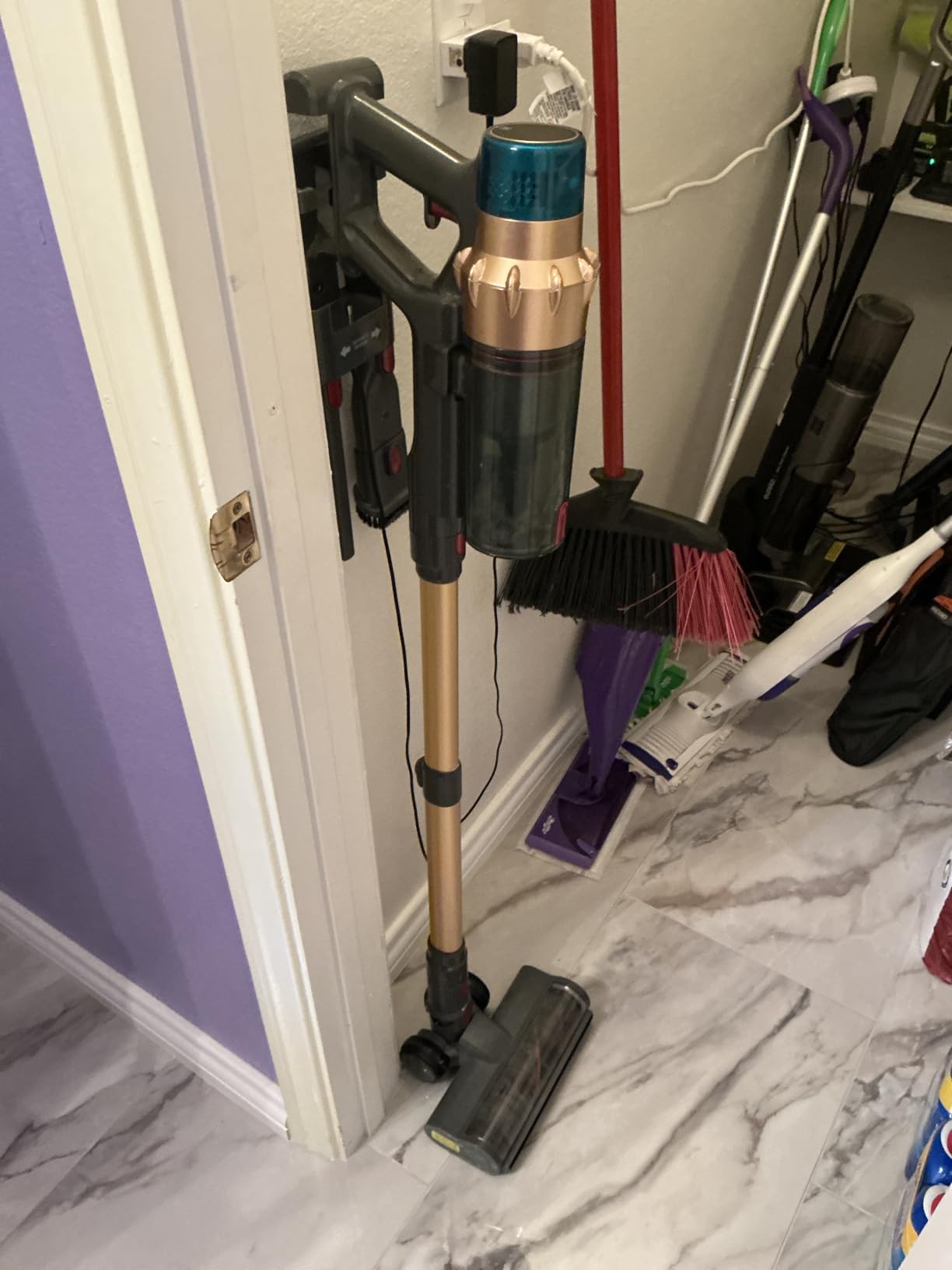 Cordless Vacuum Cleaner, 55KPA 650W 70Mins Stick Vacuum Cleaners for Home with Motorized Bed Brush, Flexible Hose, LED Touchscreen, Auto Mode, Self-Standing & Wall Mount, for Pet Hair Carpet Floor customer photo 2