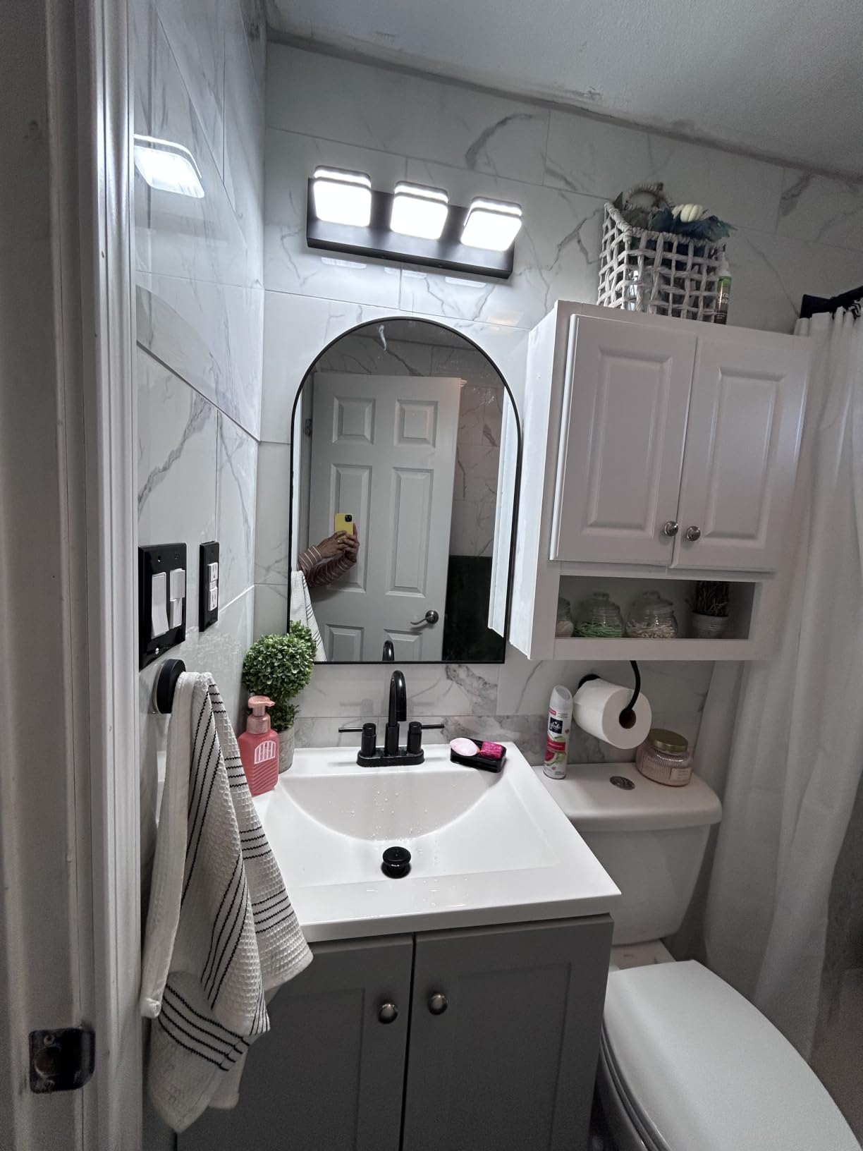 Torondo 360° Rotate LED Bathroom Vanity Light Fixtures, Acrylic Vanity Lights for Bathroom, Modern Wall Lighting Fixtures Over Mirror Living, Brushed Nickel, Natural White, 5-Light, 34-Inch customer photo 2