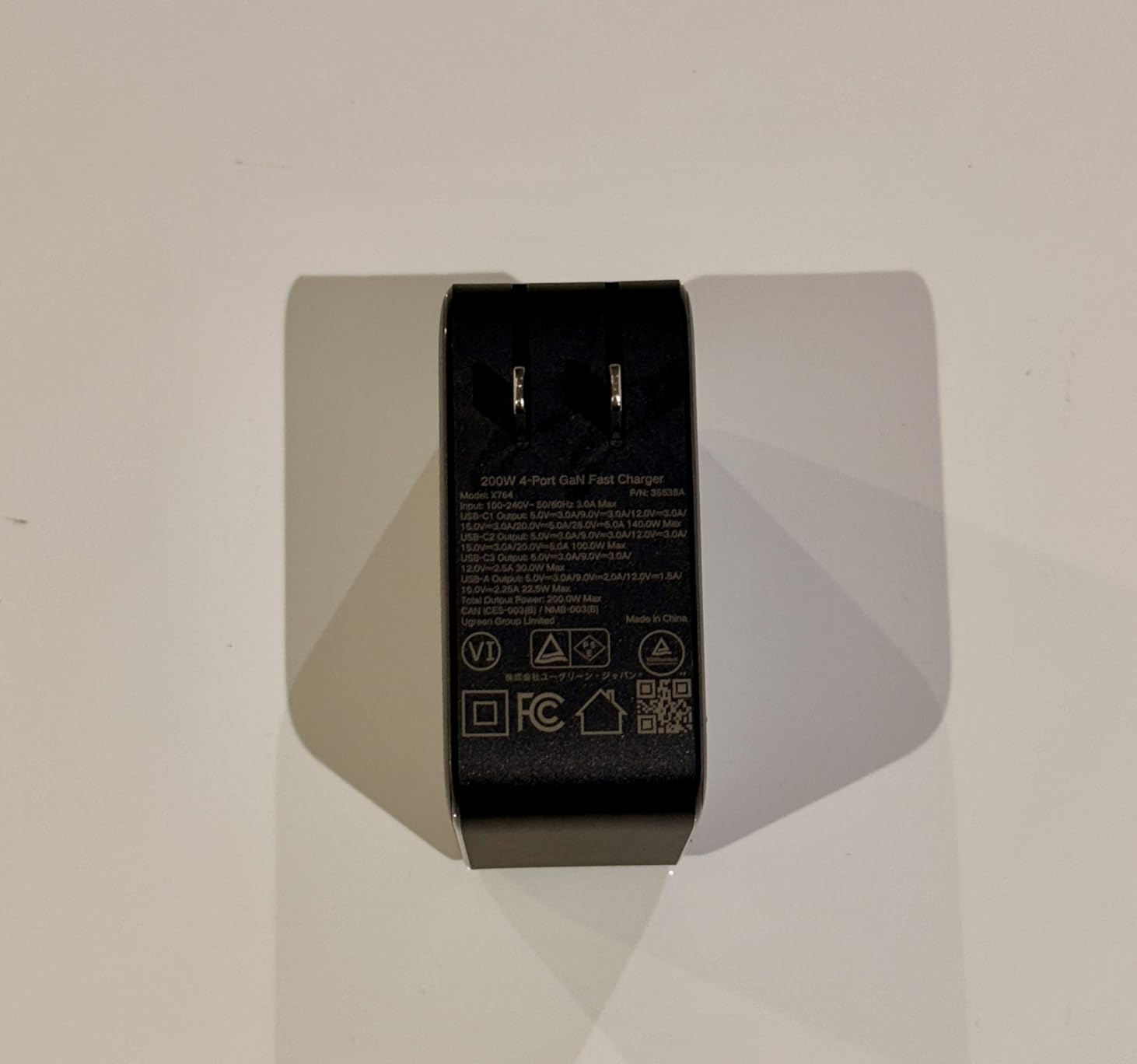 UGREEN Nexode 200W GaN USB C Wall Charger, 4-Port Foldable Compact Fast Type-C Power Adapter Compatible with MacBook Pro/Air, Dell XPS, HP 14, iPad, iPhone 17/16/15 Series, Galaxy S25/S24, Pixel 10/9 customer photo 1
