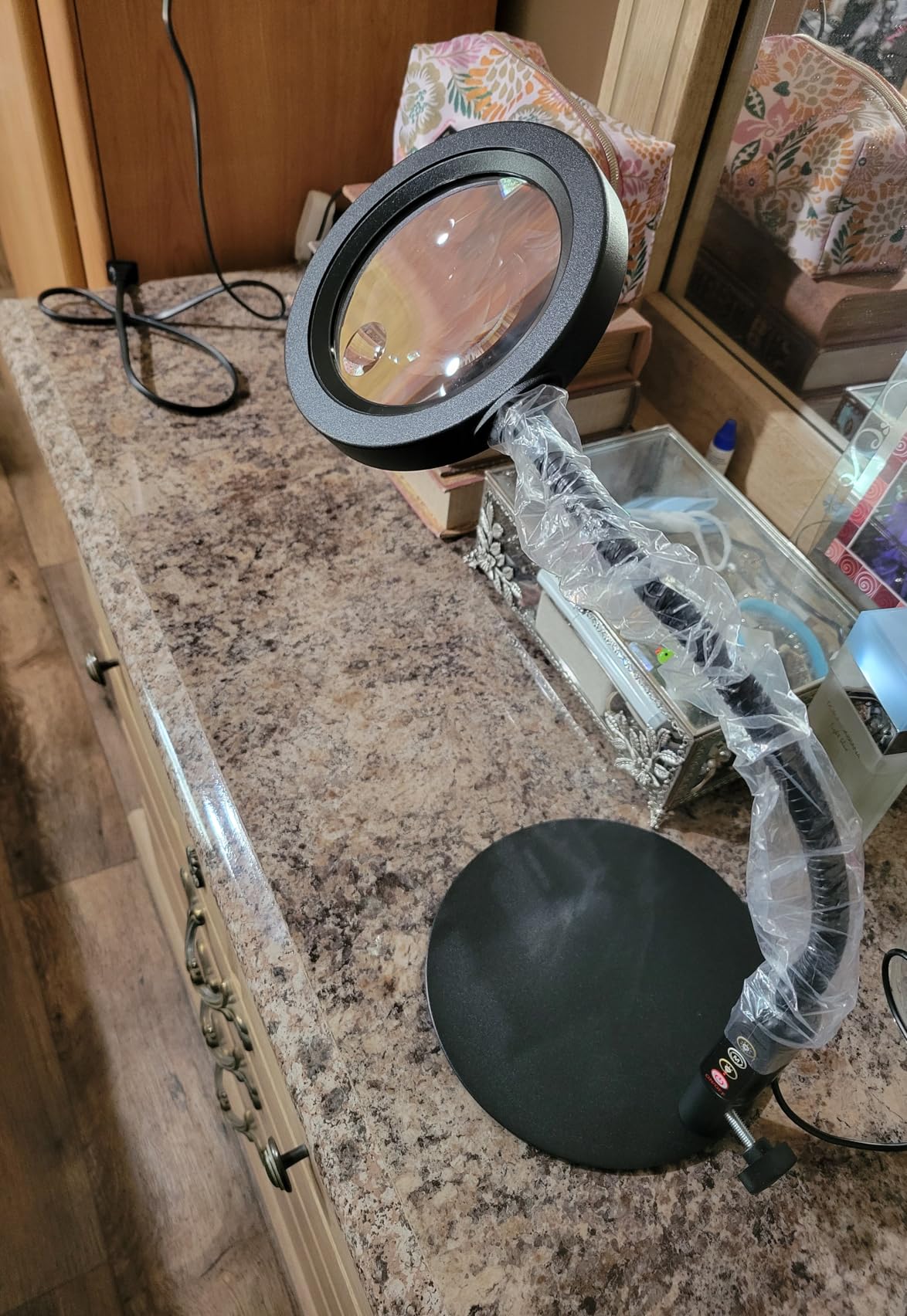 30X 10X Magnifying Glass with Light and Stand, 5 Color Modes Stepless Dimmable, Optical Grade HD Lens, LED Lighted Magnifier Hands Free with Flexible Gooseneck for Close Work, Craft, Hobby, Painting customer photo 1