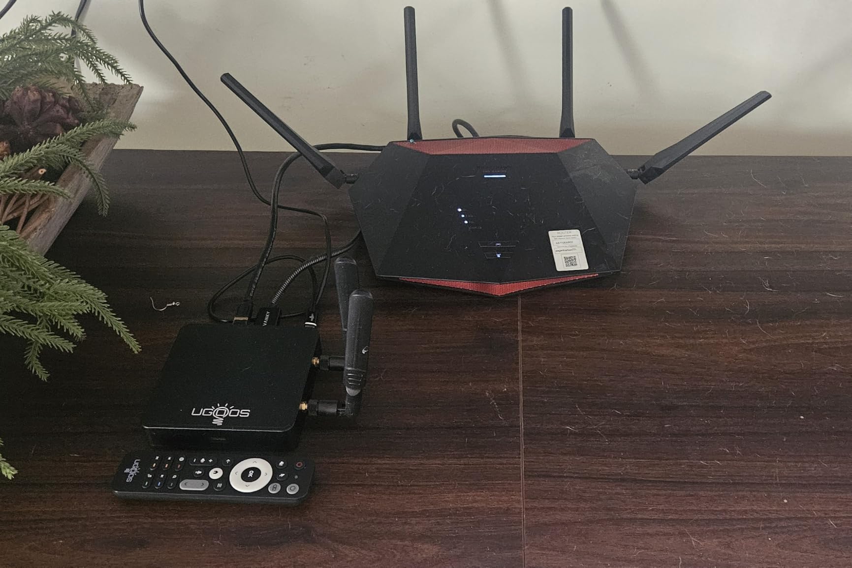 Ugoos AM9 PRO TV Box Android 14.0 Amlogic S905X5-J 4GB RAM 64GB ROM 2.4G/5G Dual WiFi Ethernet 1000M USB 3.0 BT5.3 Support AV1 VP9 H.265 4K HDR customer photo 1