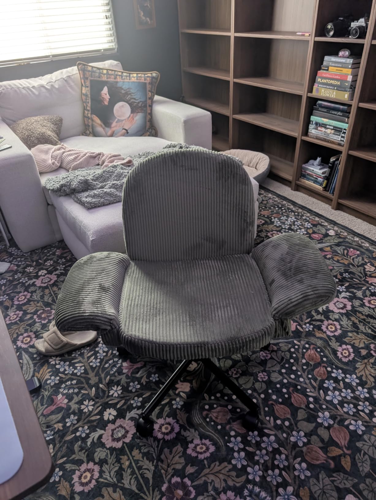 HUANUO Criss Cross Office Chair with Adjustable Armrests, Deep Green | Girls Cross Legged Desk Chair, Soft corduroy fabric, petite design, small space, vanity chair with swivel base, home office customer photo 1