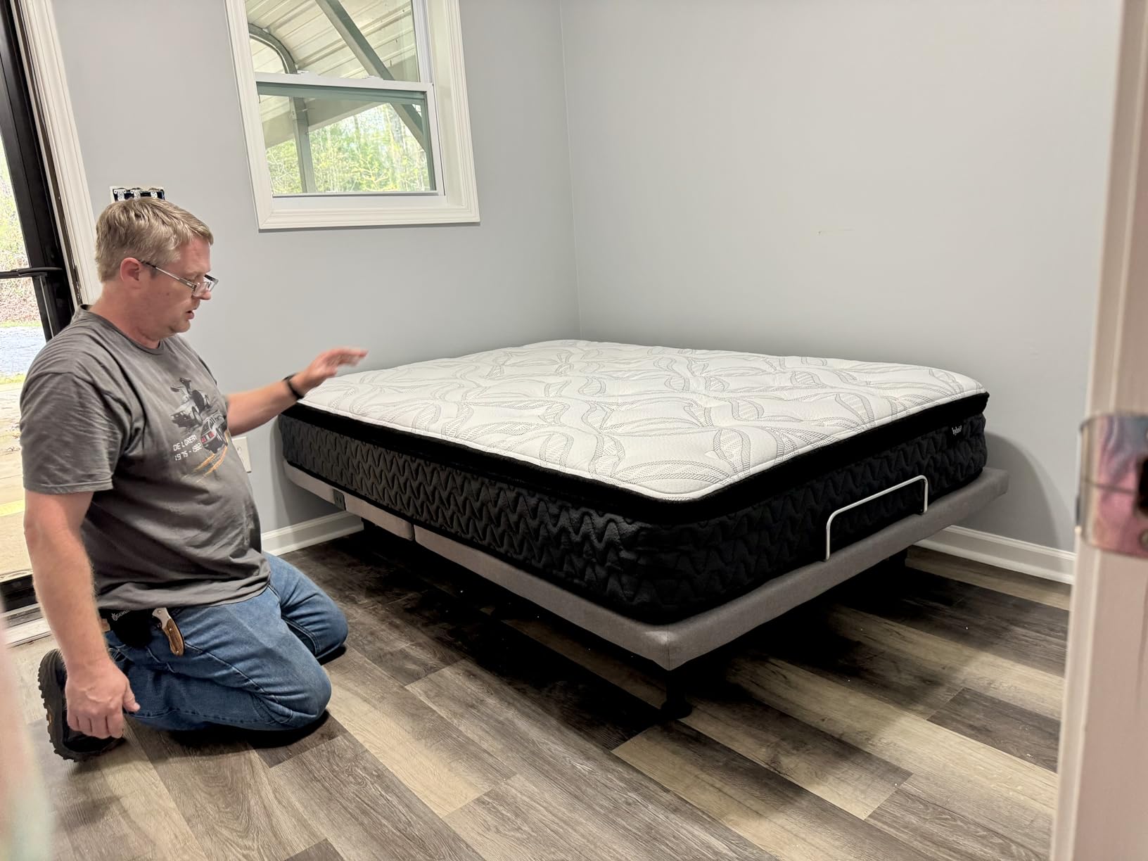 King Adjustable Bed Frame with Massage, Wireless Remote, Head Foot Incline, USB, Underbed Light - Heavy Duty Platform, Zero Gravity Bedframe customer photo 1
