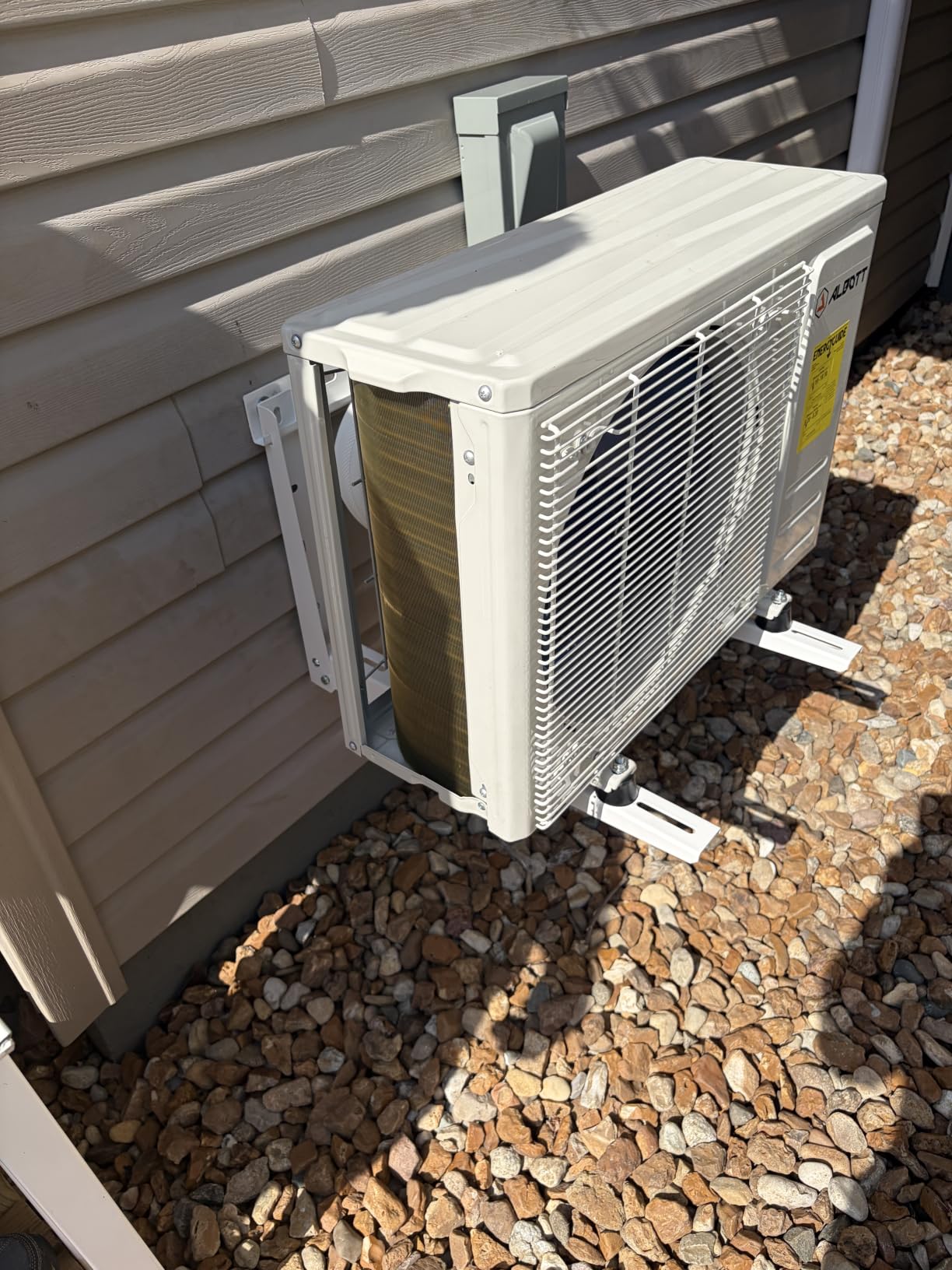 Albott 12,000 BTU Mini Split Air Conditioner and Heater SEER2 18, 115V customer photo 2